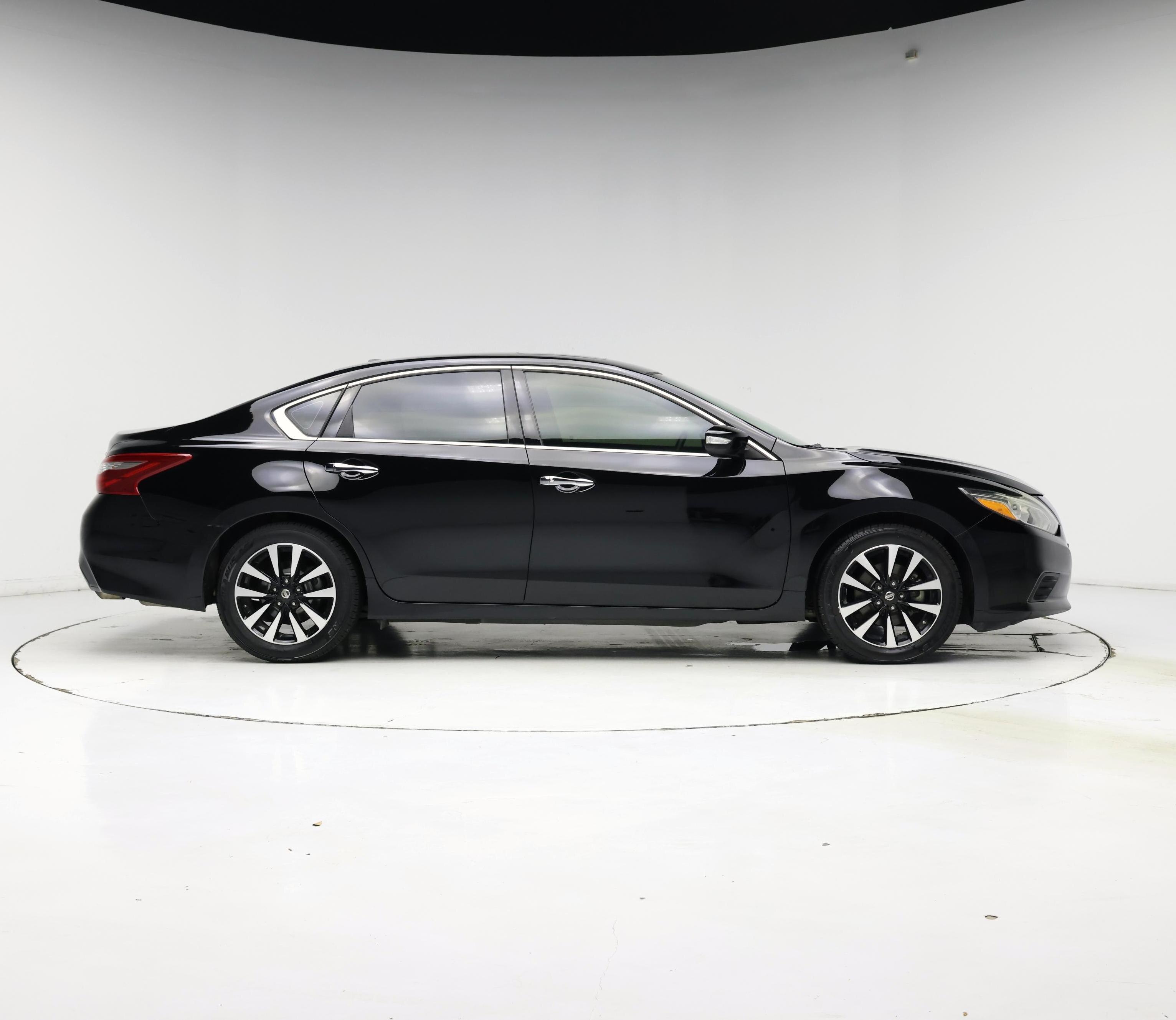 Thumbnail: 2018 Nissan Altima - 7