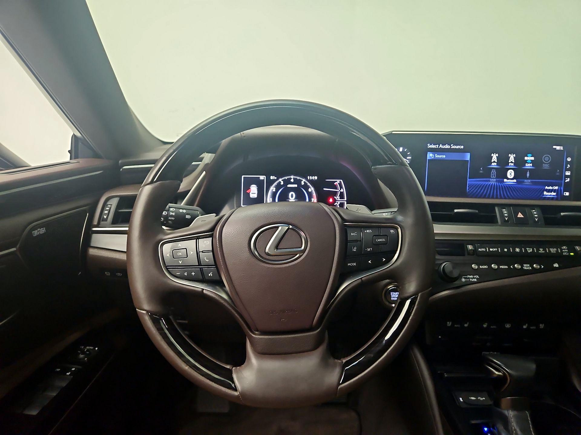 Thumbnail: 2020 Lexus ES - 10
