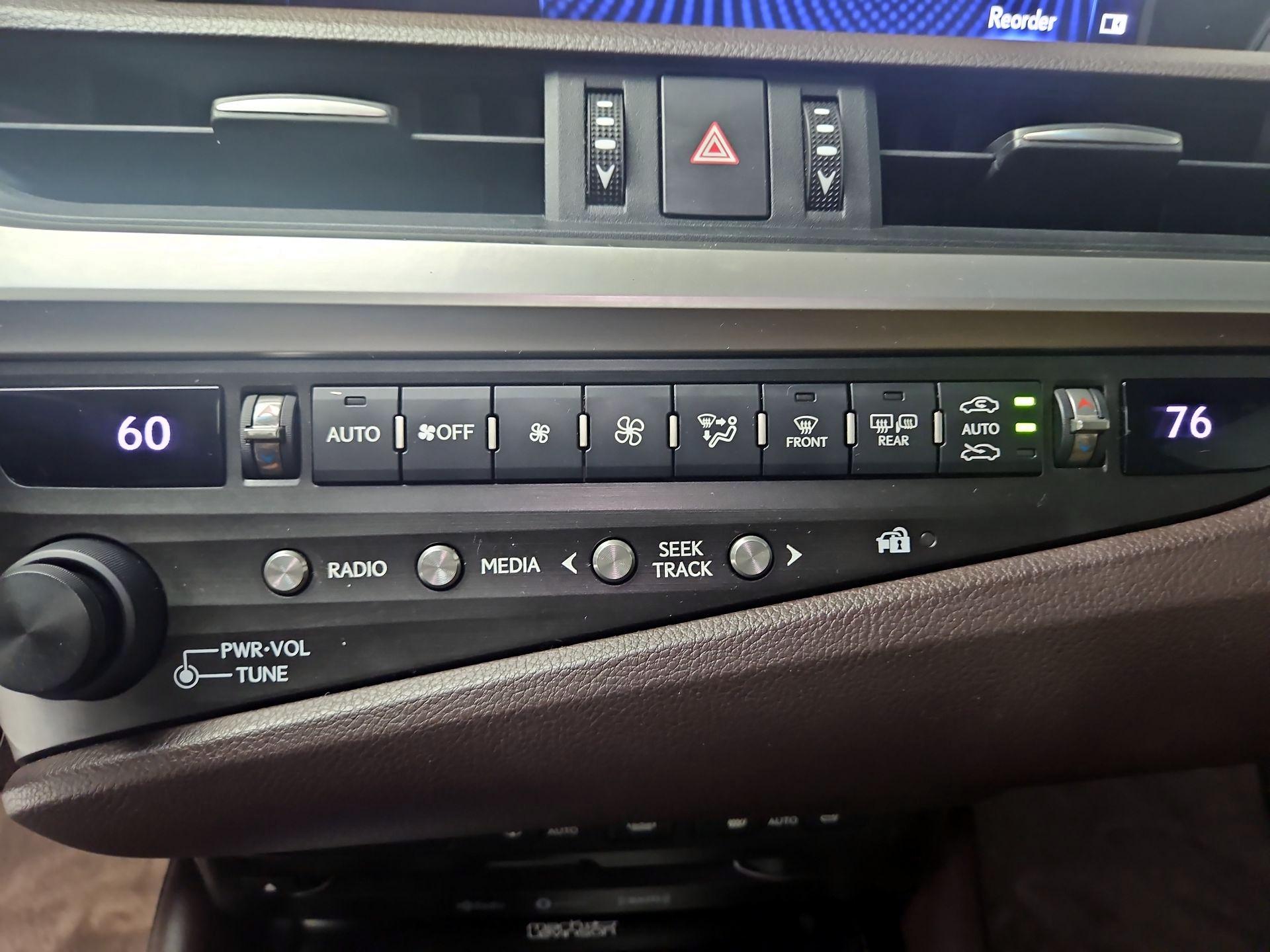 Thumbnail: 2020 Lexus ES - 17