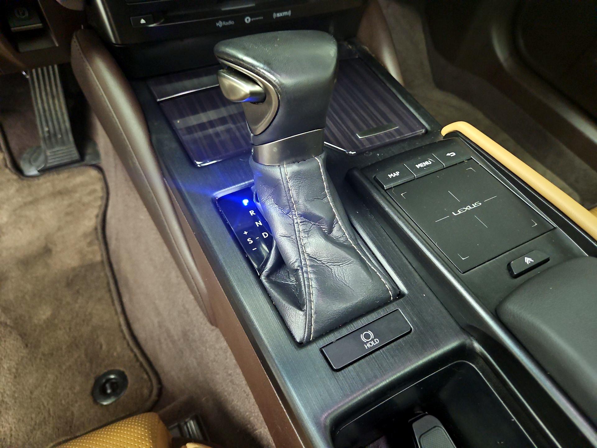 Thumbnail: 2020 Lexus ES - 18