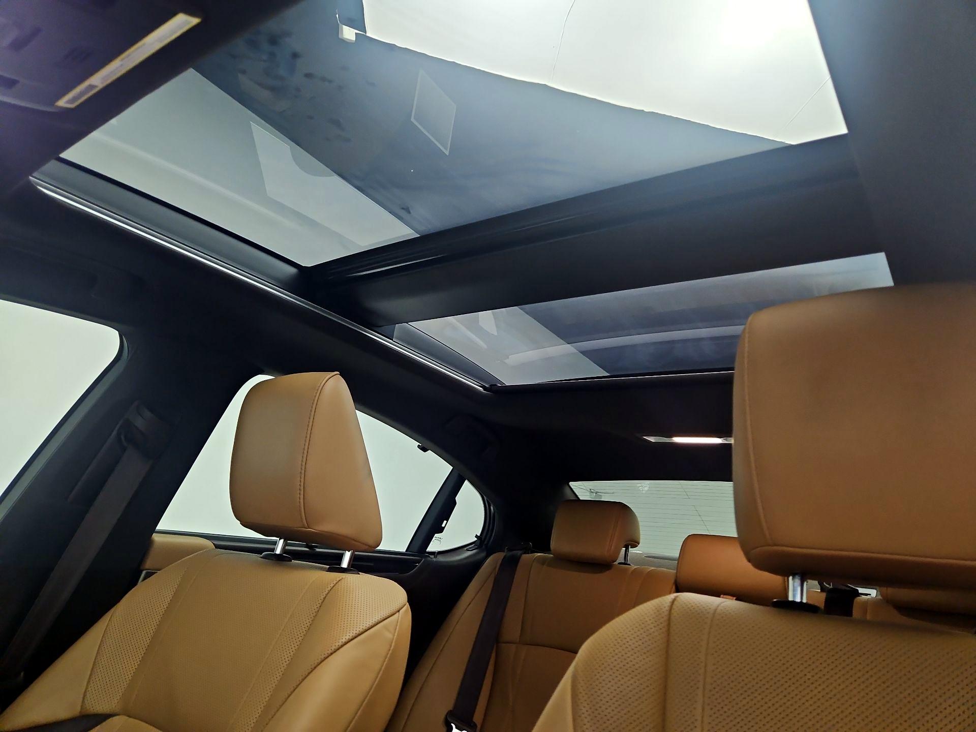 Thumbnail: 2020 Lexus ES - 20