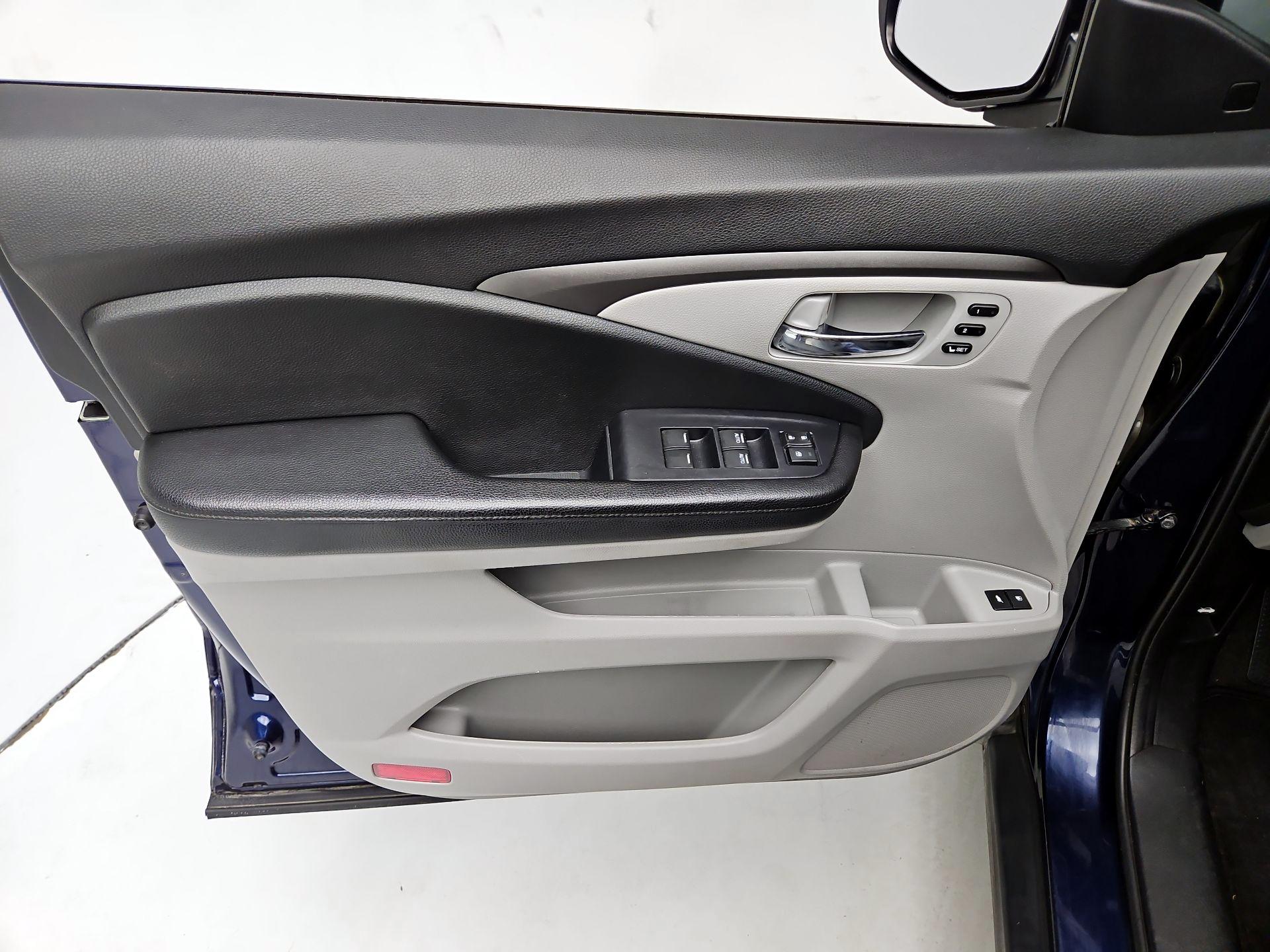 Thumbnail: 2019 Honda Pilot - 12