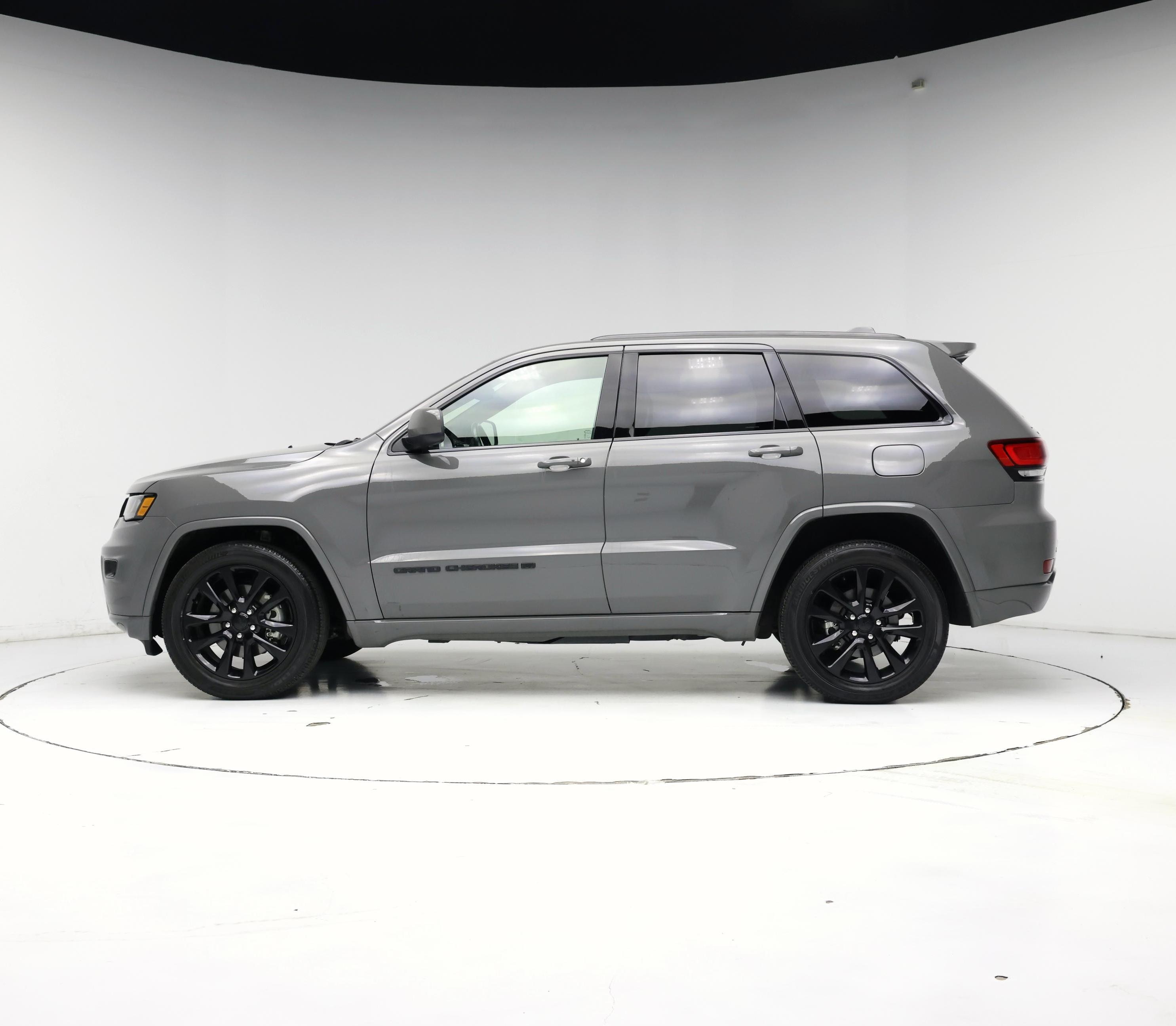 Thumbnail: 2022 Jeep Grand Cherokee - 3