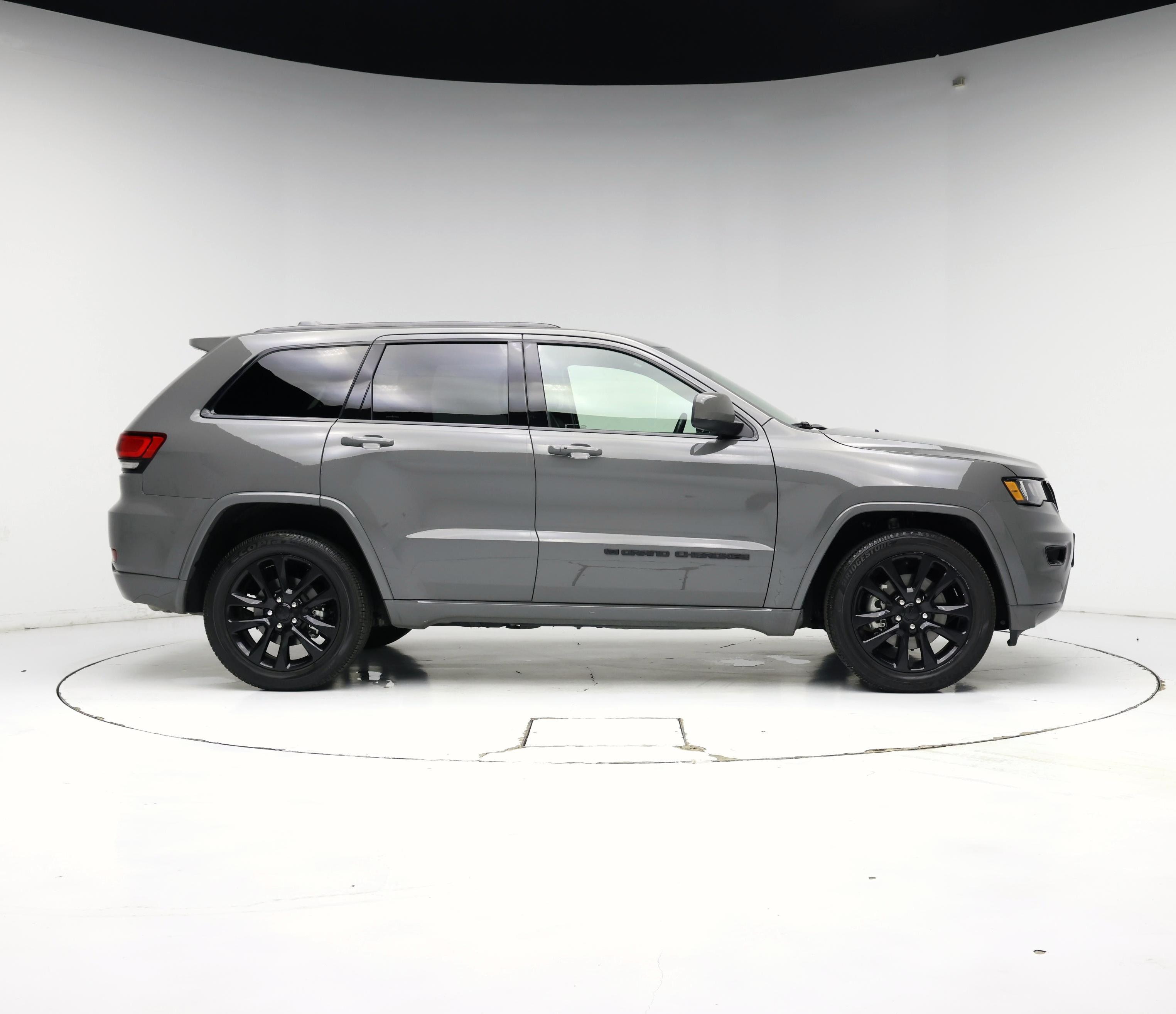 Thumbnail: 2022 Jeep Grand Cherokee - 7