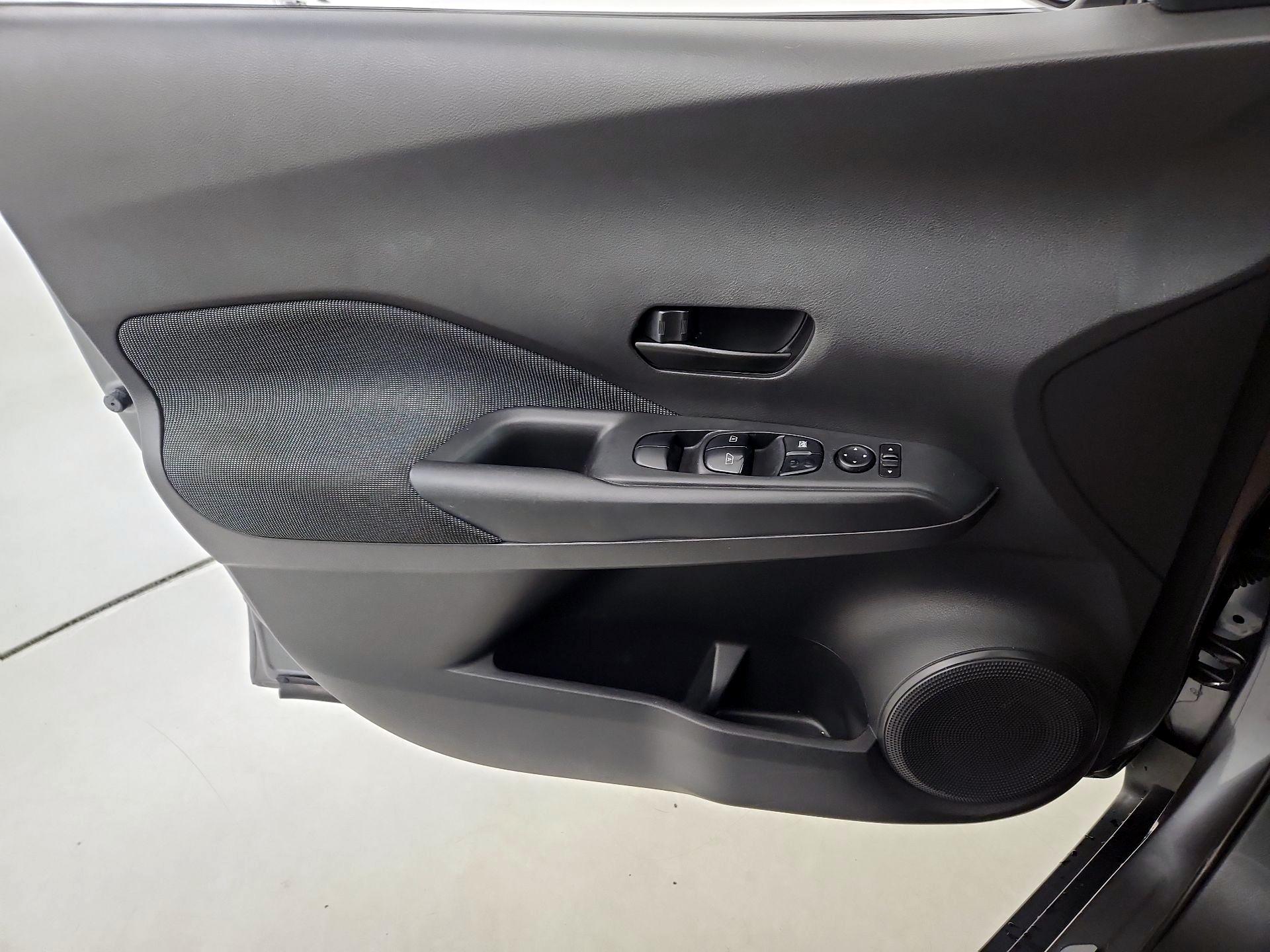 Thumbnail: 2019 Nissan Kicks - 12
