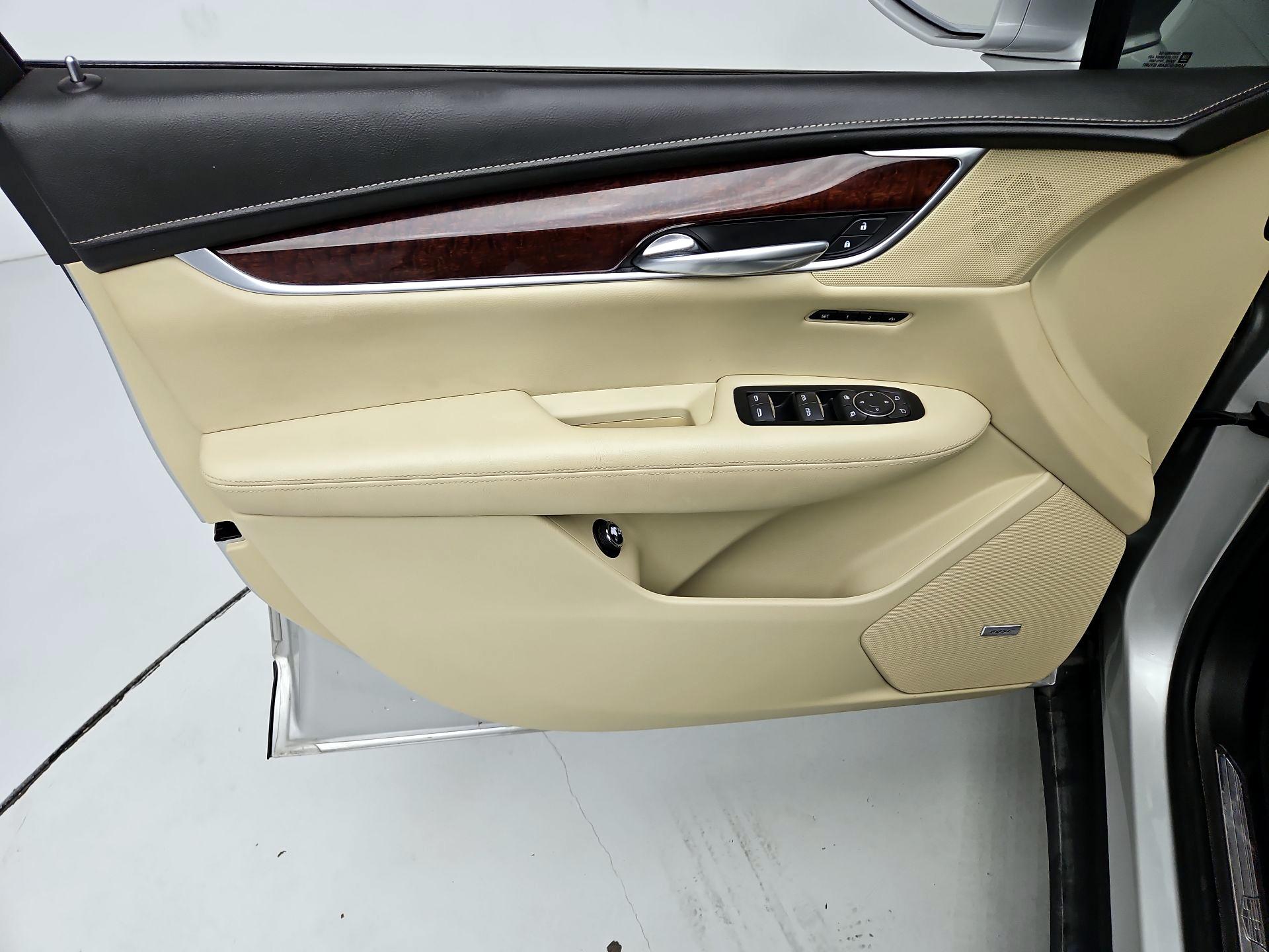 Thumbnail: 2018 Cadillac XT5 - 12