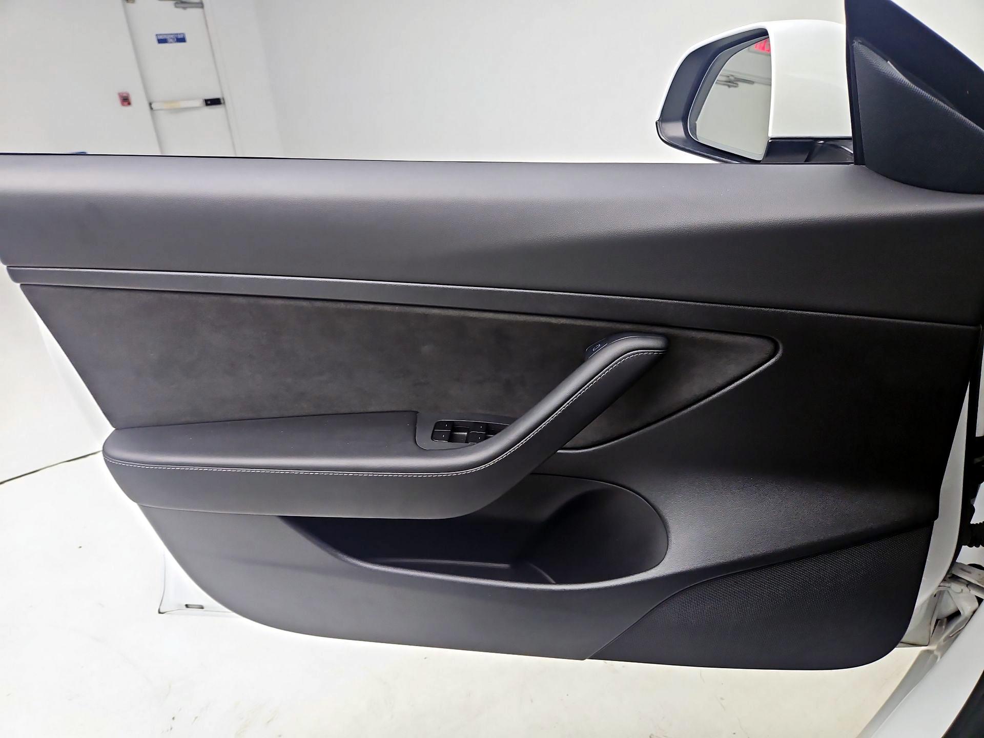 Thumbnail: 2021 Tesla Model 3 - 12