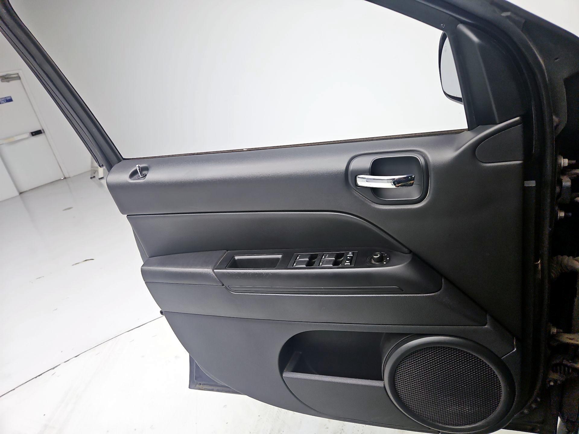 Thumbnail: 2014 Jeep Compass - 12