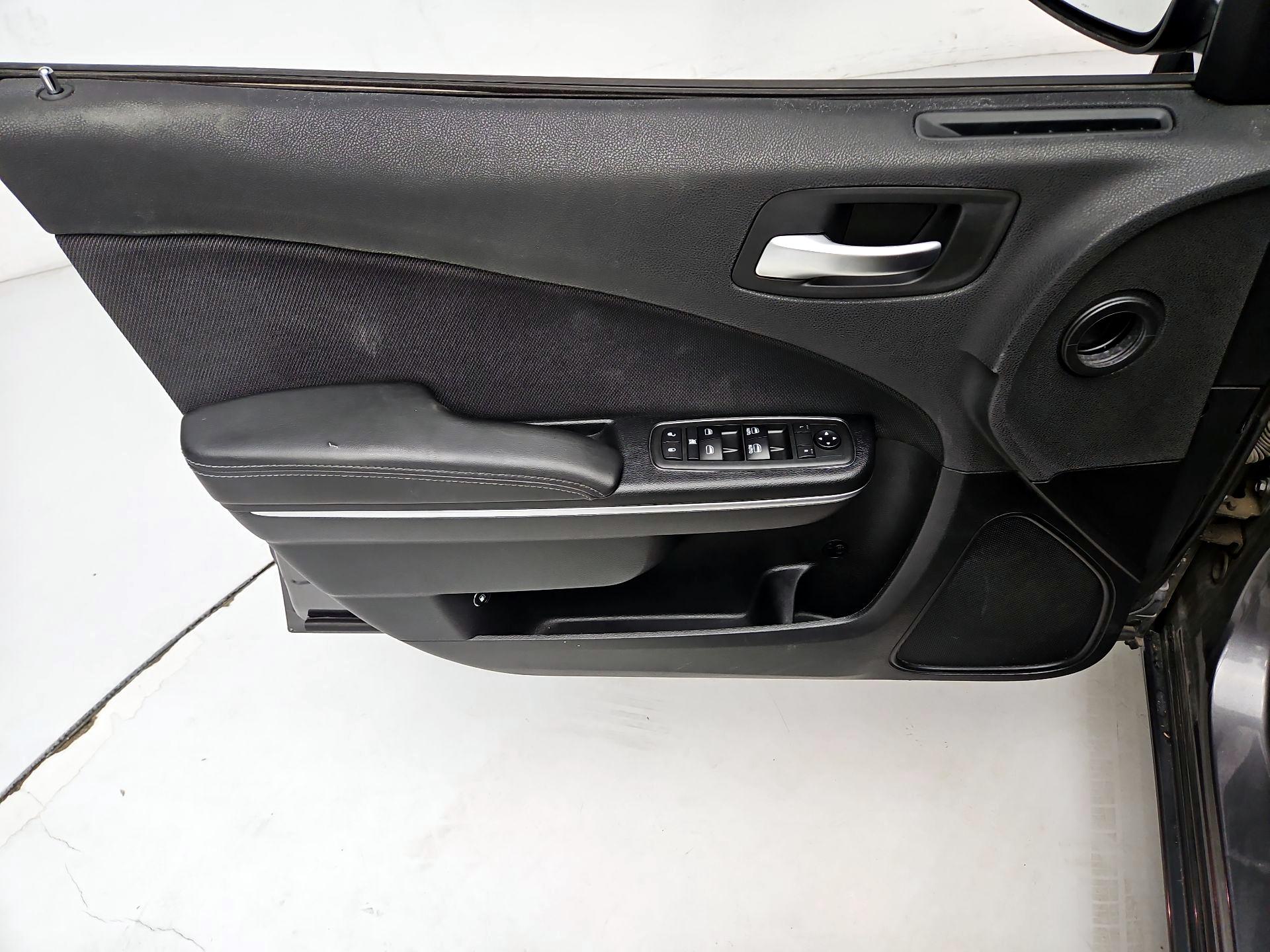 Thumbnail: 2018 Dodge Charger - 12