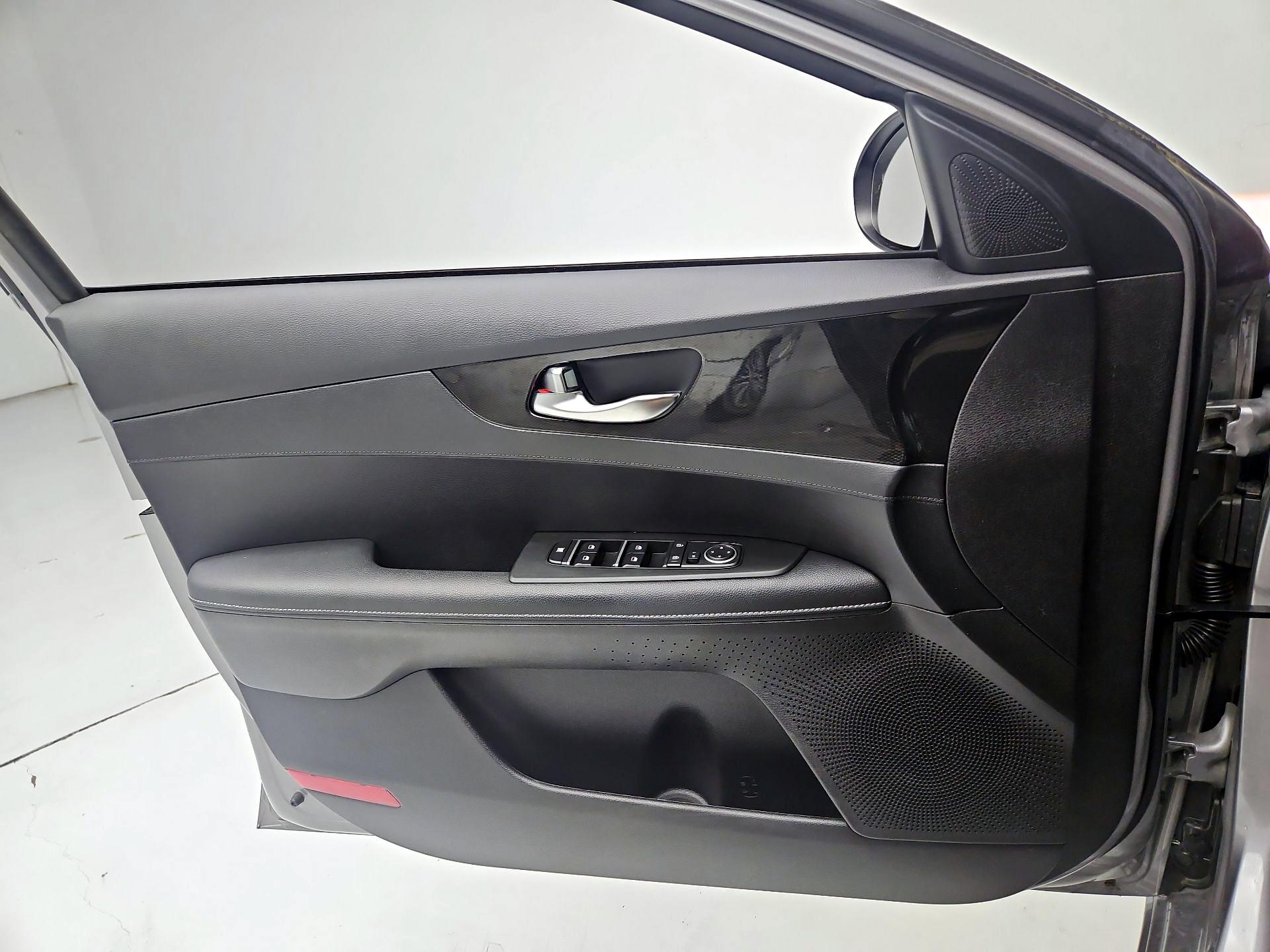 Thumbnail: 2023 Kia Forte - 12