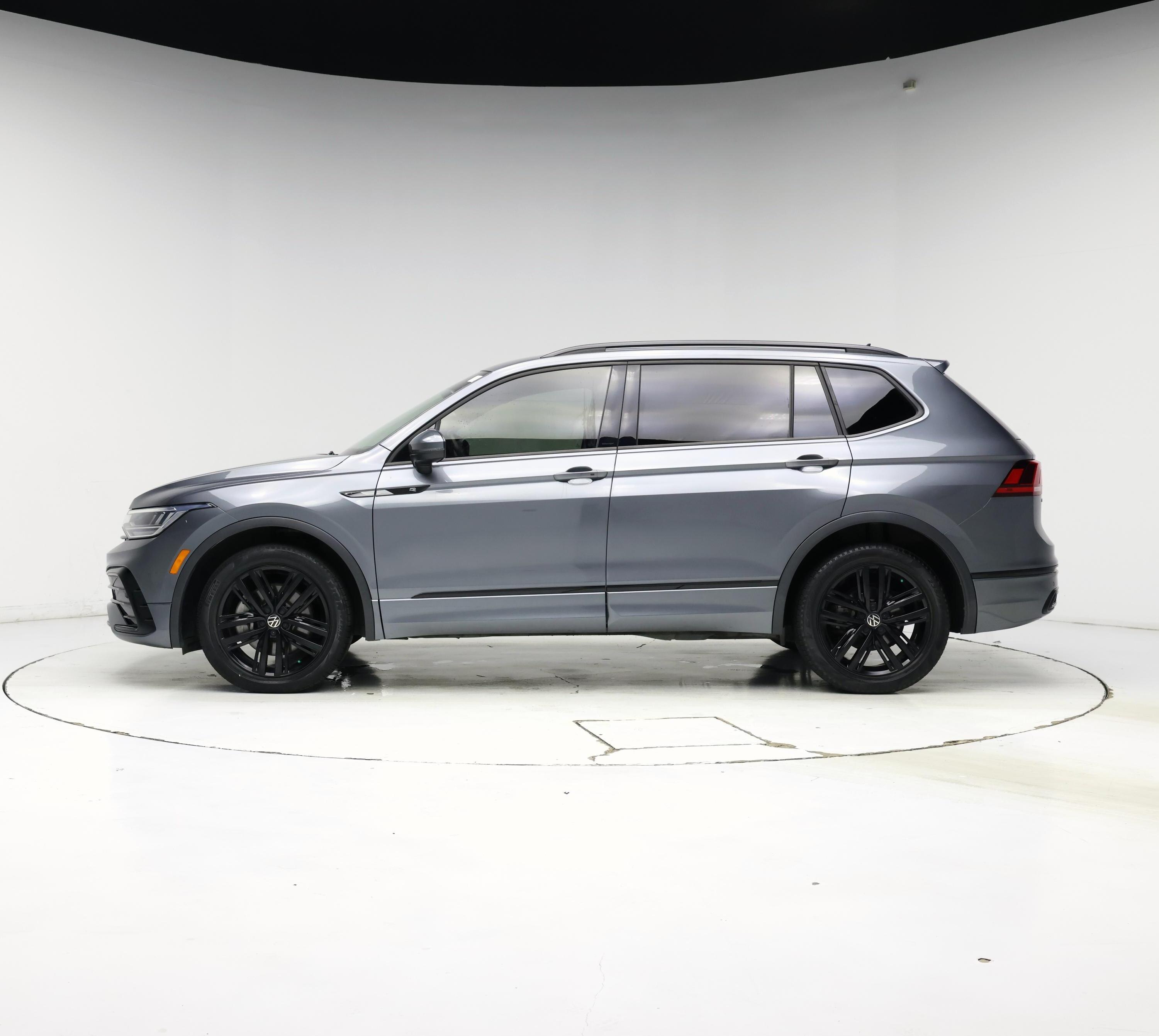 Thumbnail: 2022 Volkswagen Tiguan - 3
