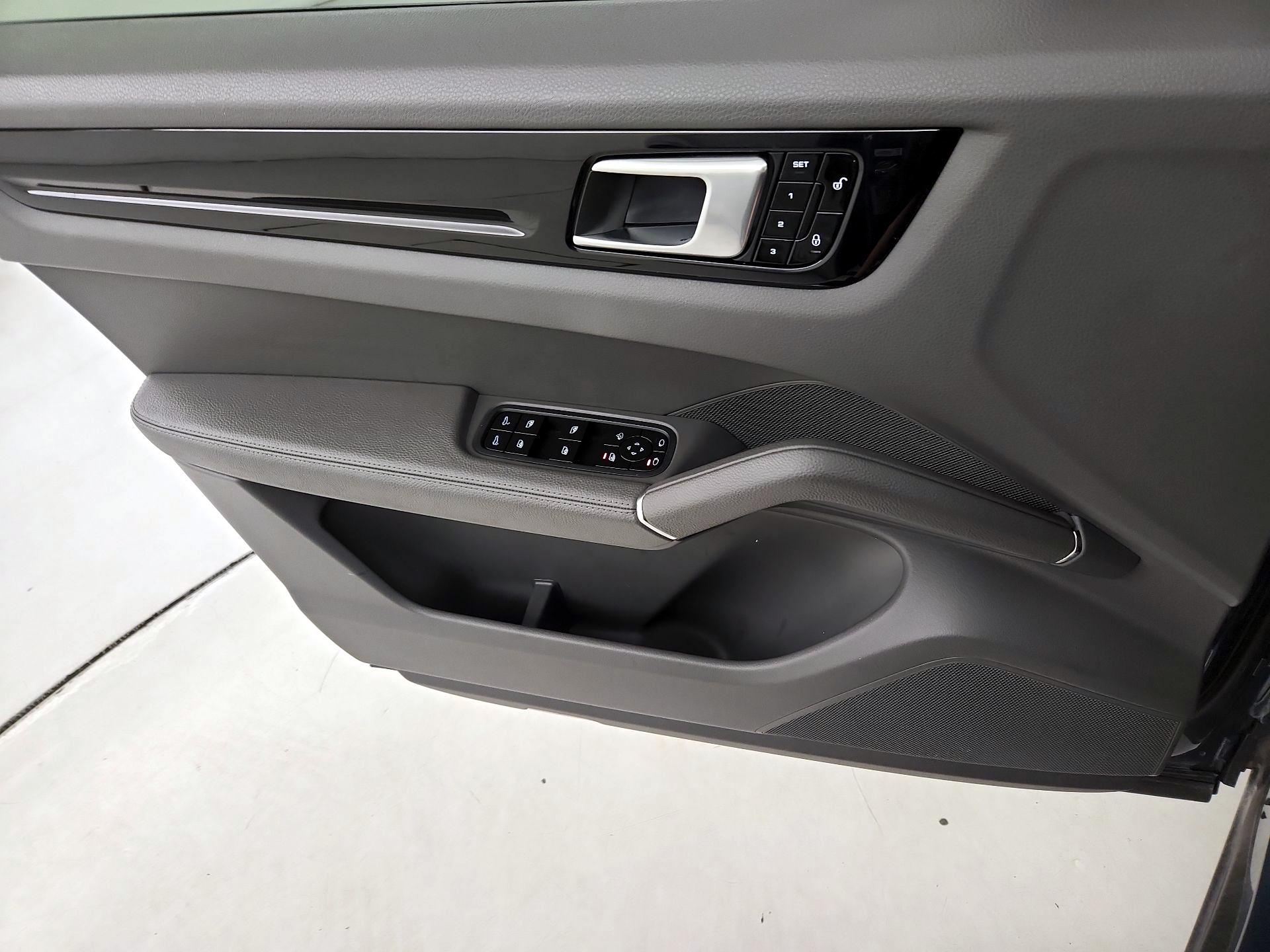 Thumbnail: 2019 Porsche Cayenne - 12