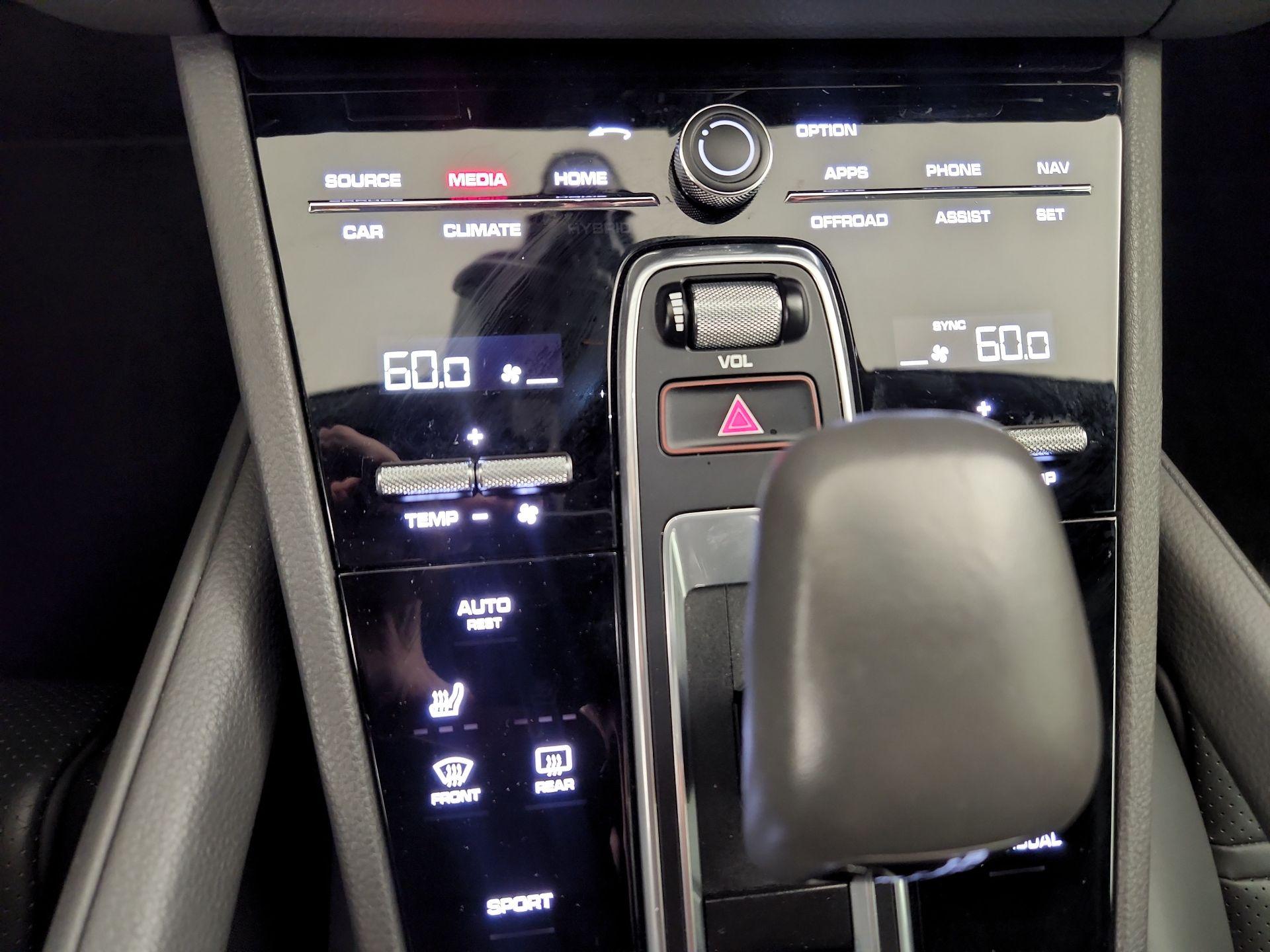 Thumbnail: 2019 Porsche Cayenne - 17