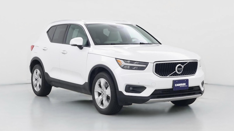 2022 Volvo XC40 T4 Momentum Hero Image