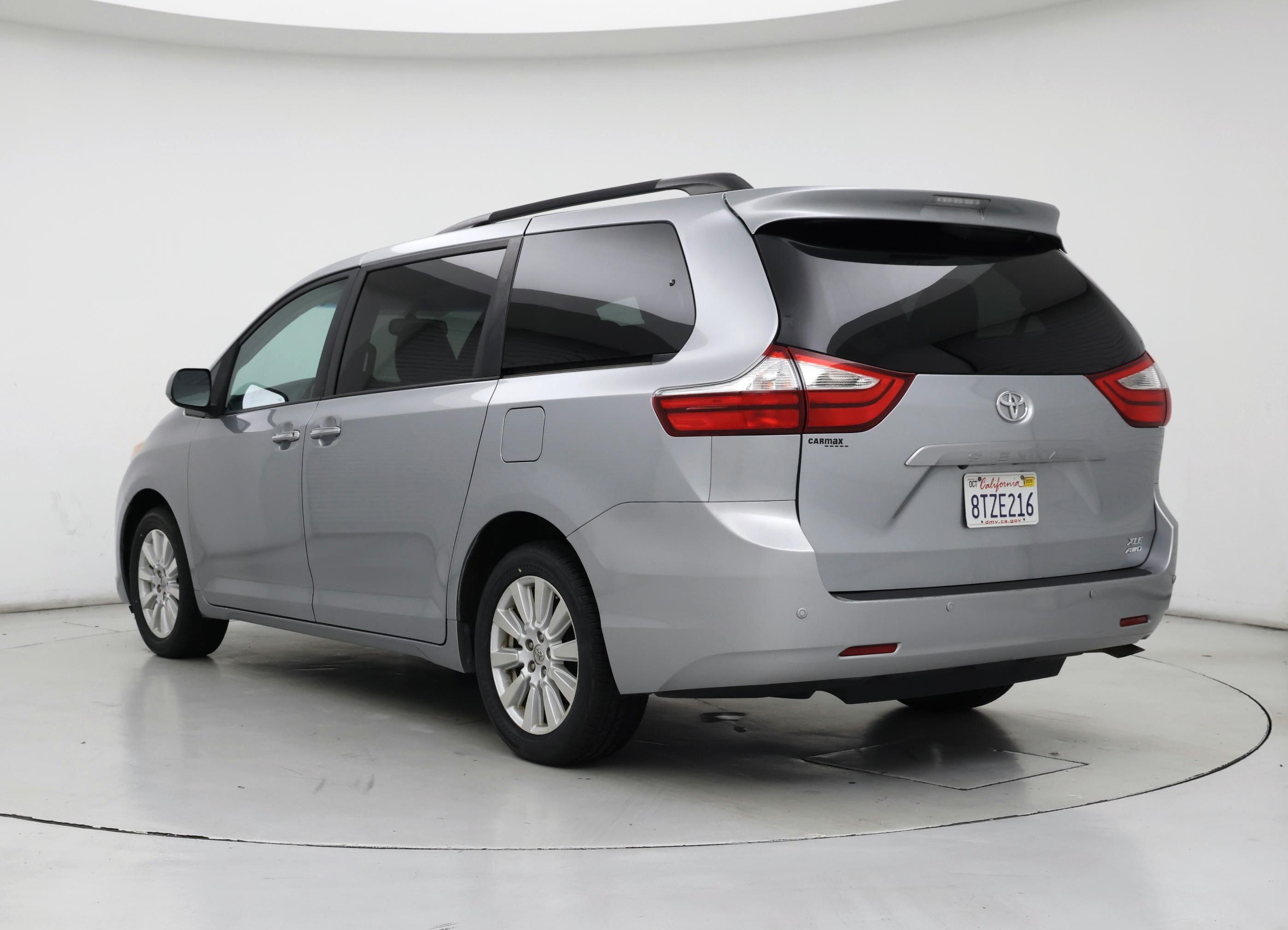 Thumbnail: 2017 Toyota Sienna - 2