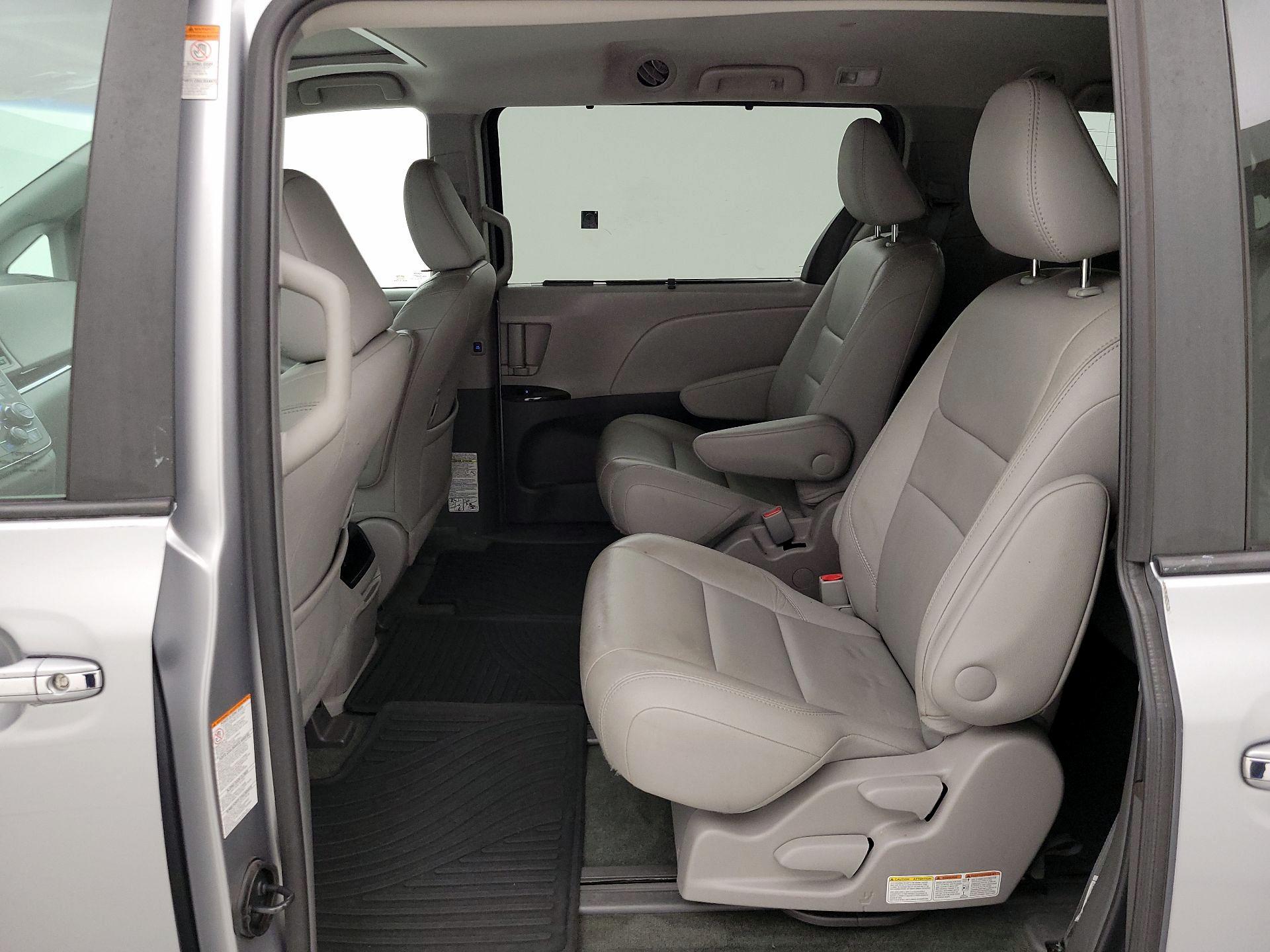 Thumbnail: 2017 Toyota Sienna - 20