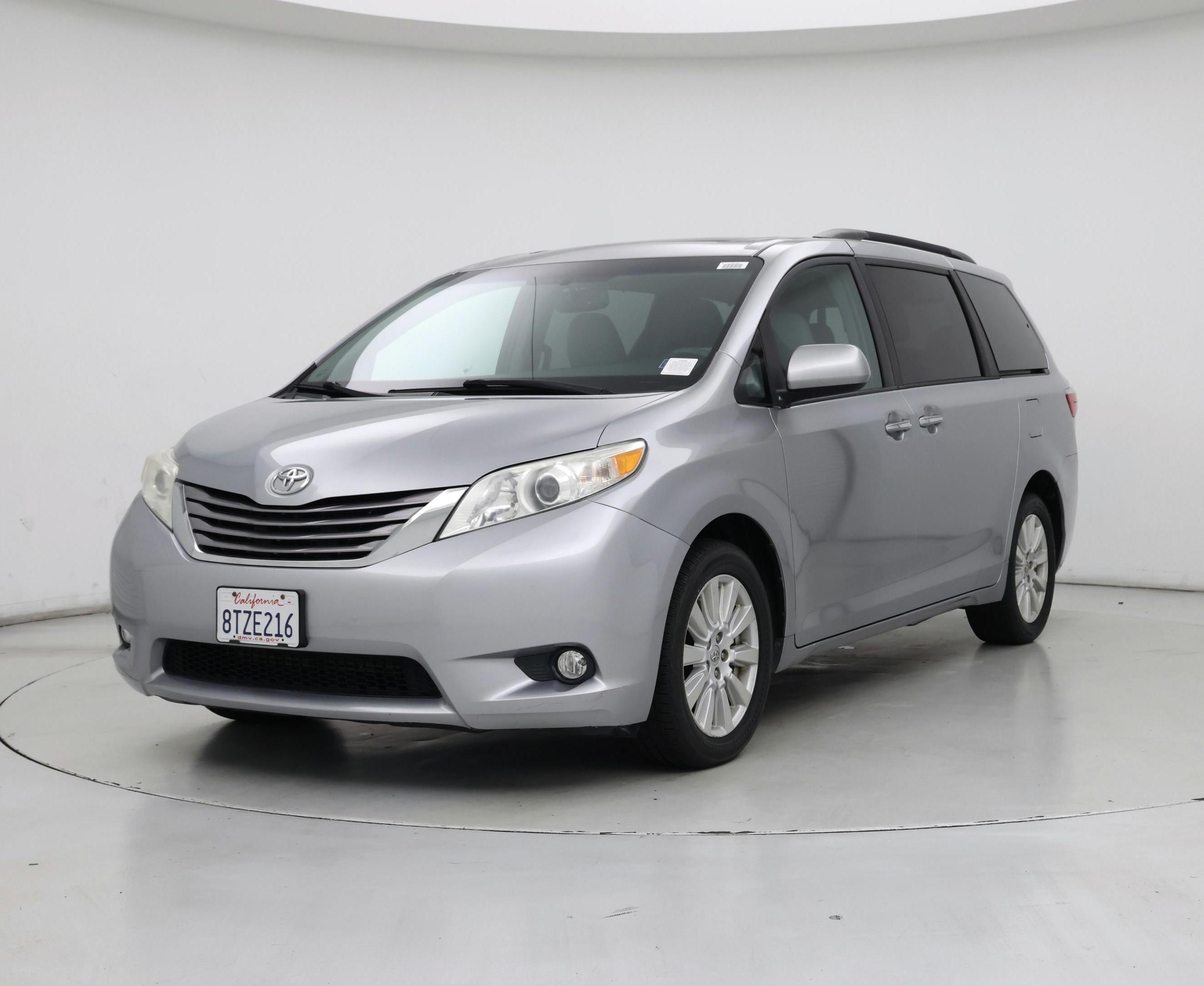 Thumbnail: 2017 Toyota Sienna - 4