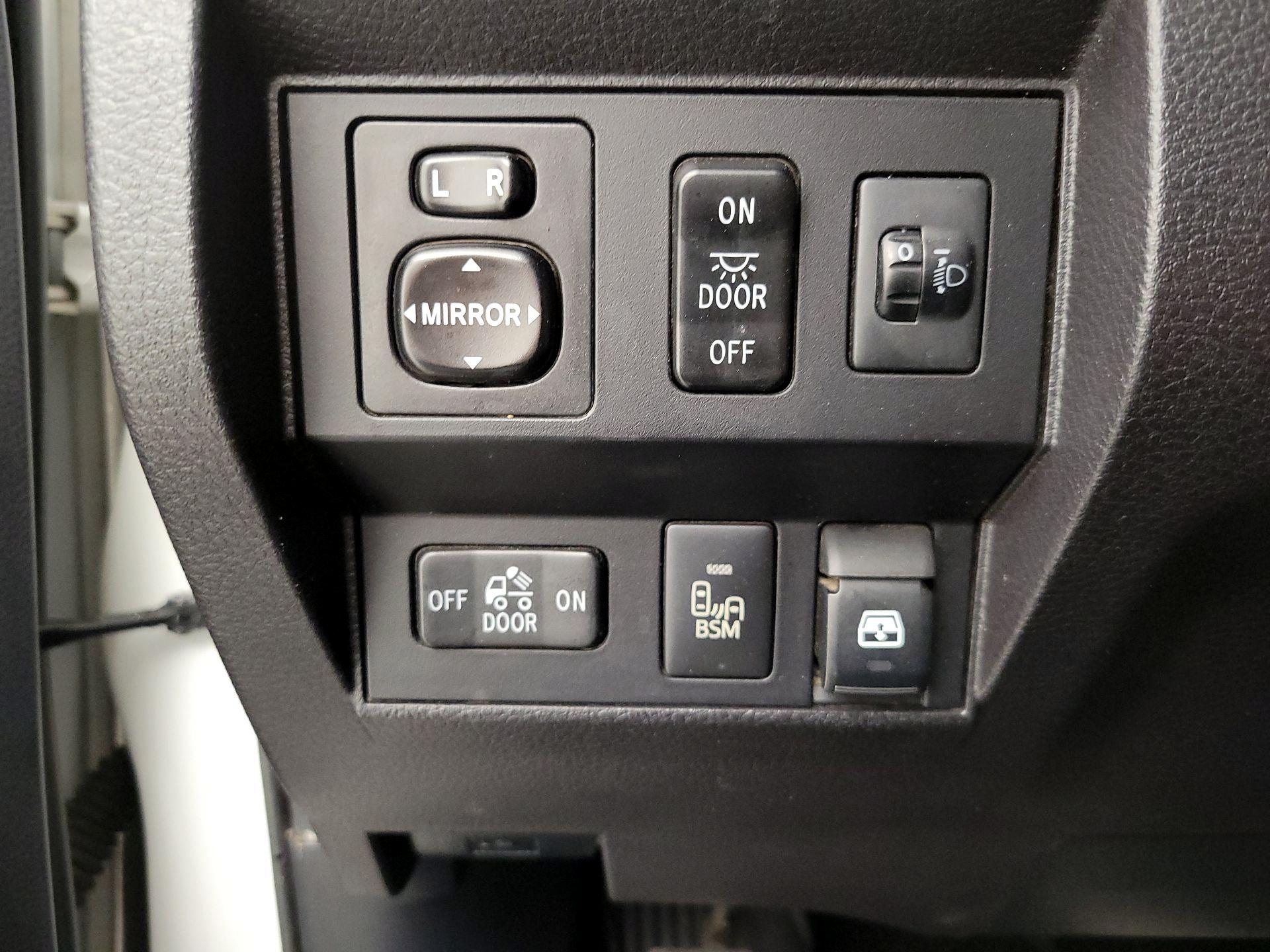 Thumbnail: 2016 Toyota Tundra - 13