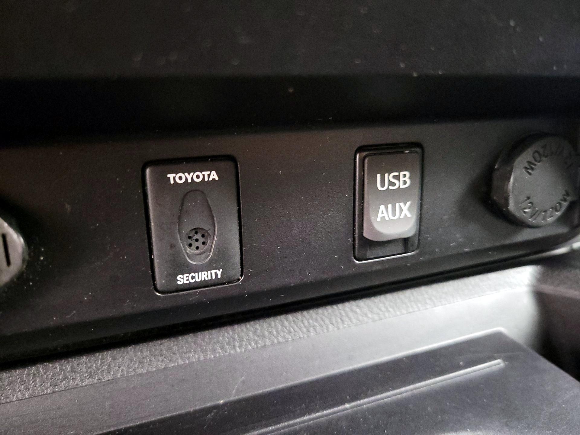 Thumbnail: 2016 Toyota Tundra - 18