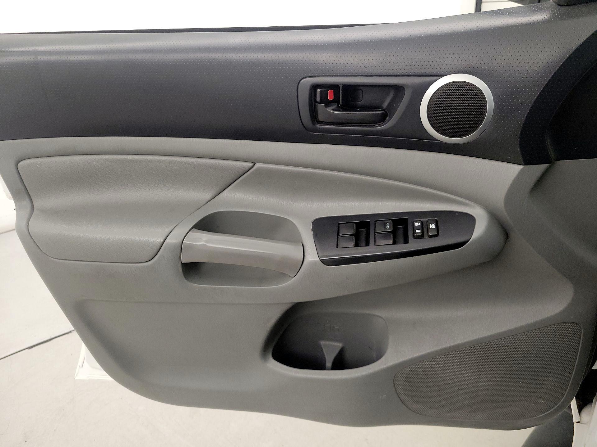 Thumbnail: 2015 Toyota Tacoma - 12