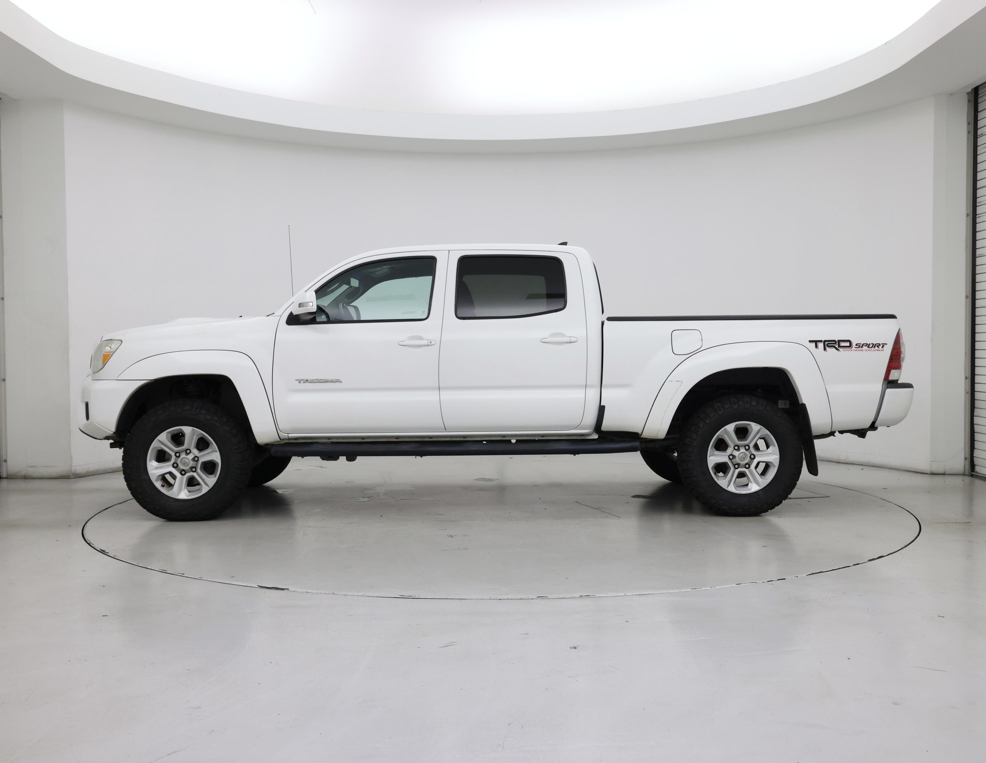 Thumbnail: 2015 Toyota Tacoma - 3