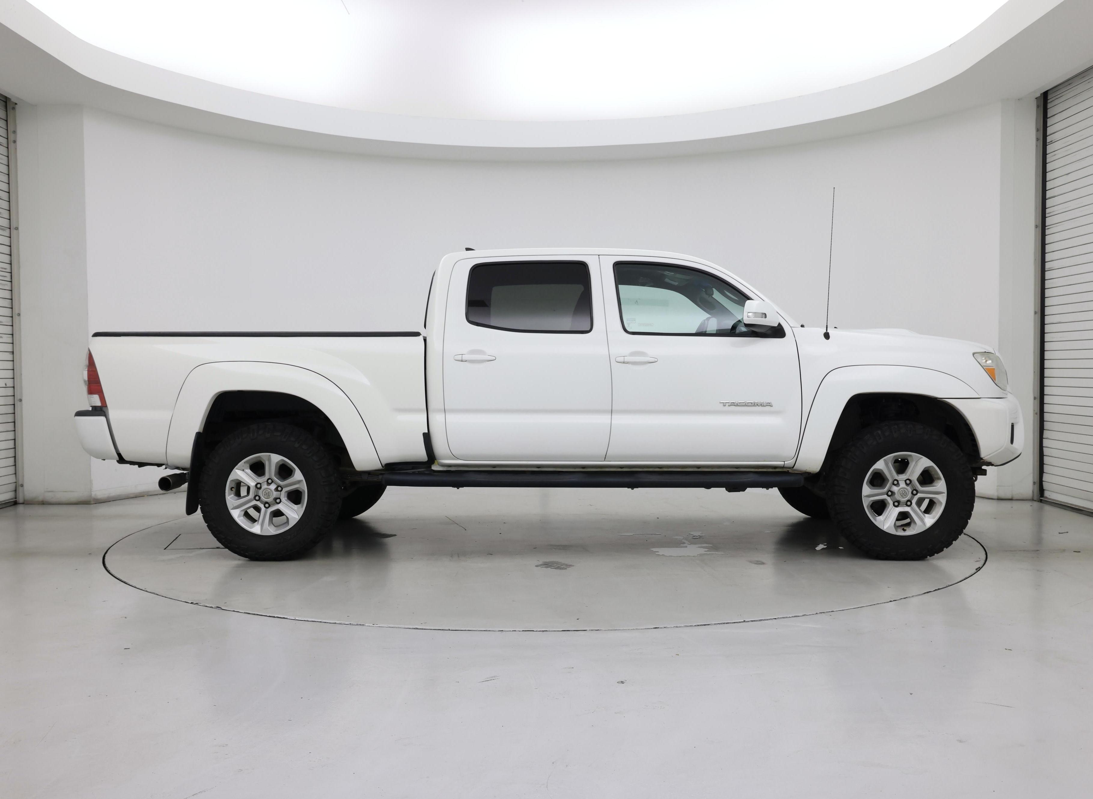 Thumbnail: 2015 Toyota Tacoma - 7