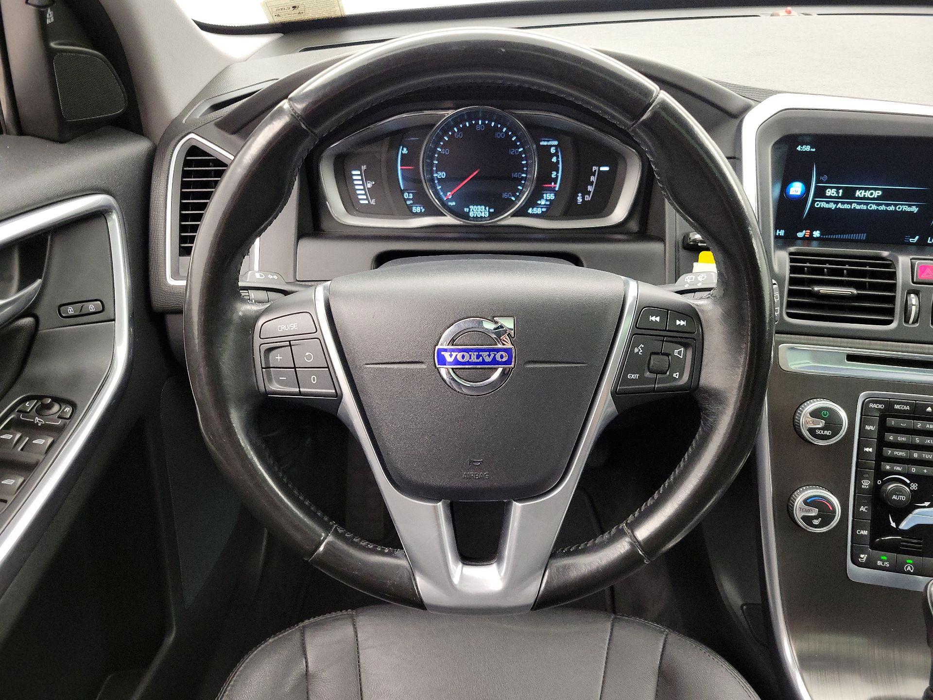 Thumbnail: 2016 Volvo XC60 - 10