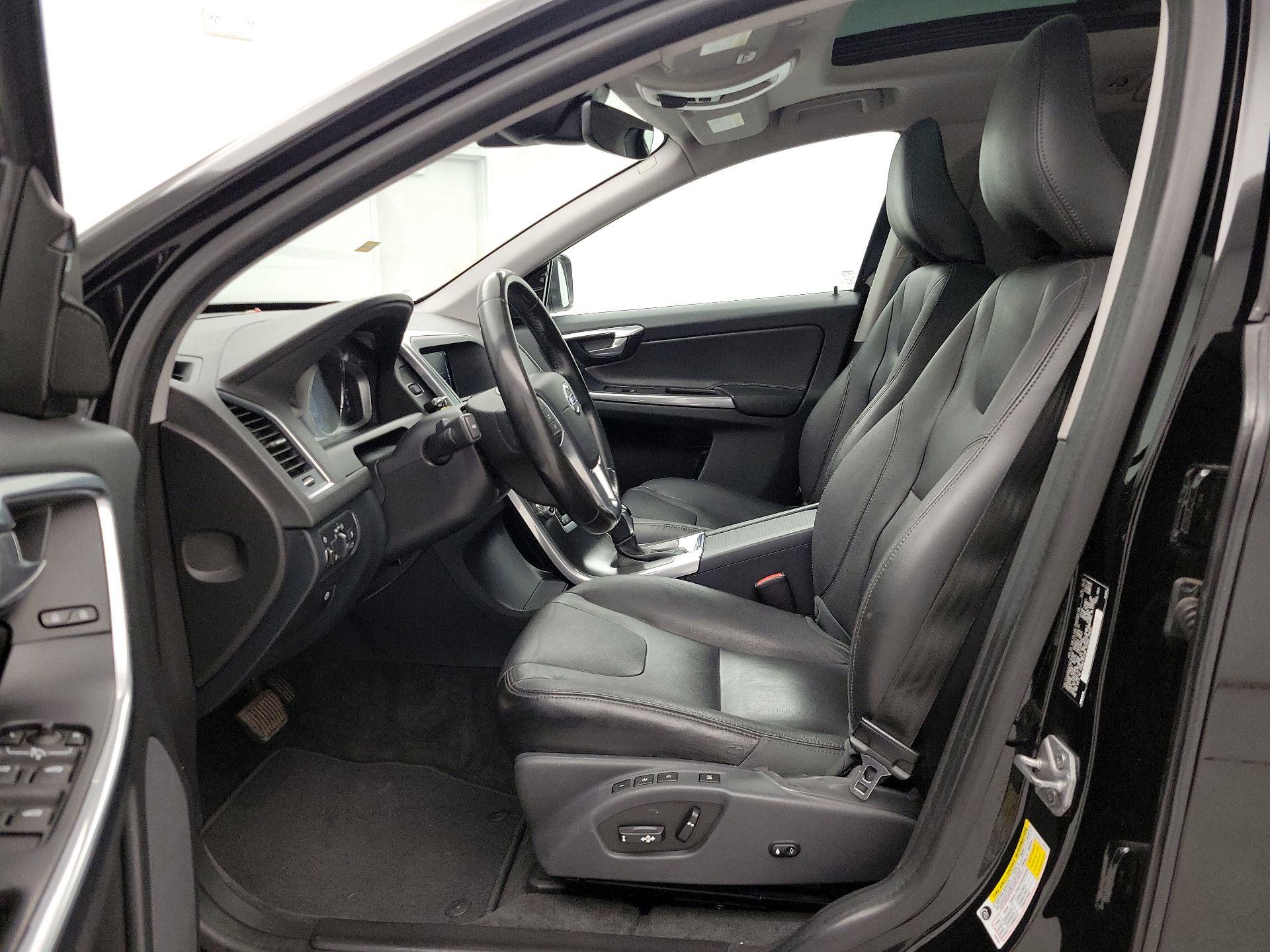 Thumbnail: 2016 Volvo XC60 - 11