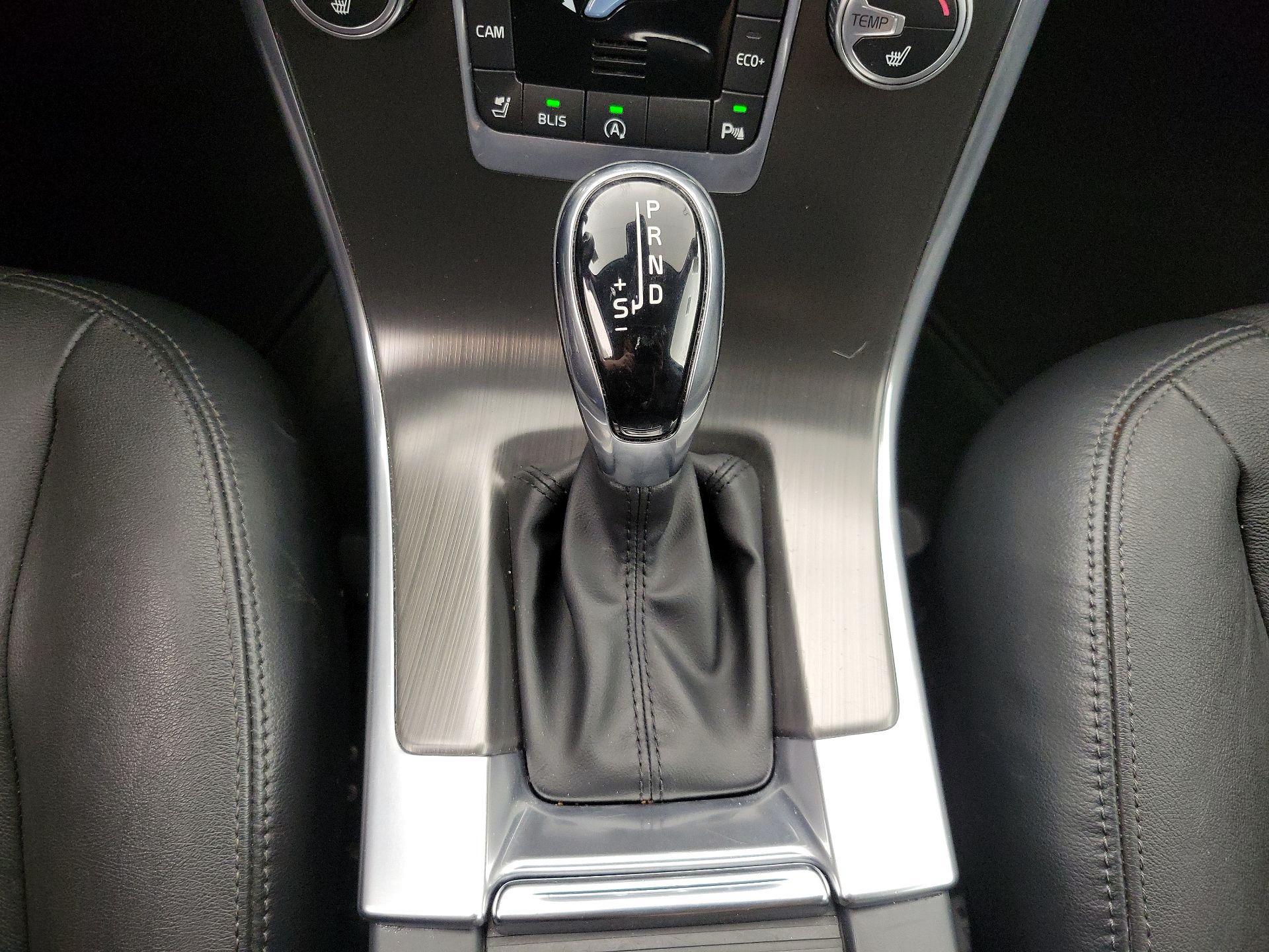 Thumbnail: 2016 Volvo XC60 - 17
