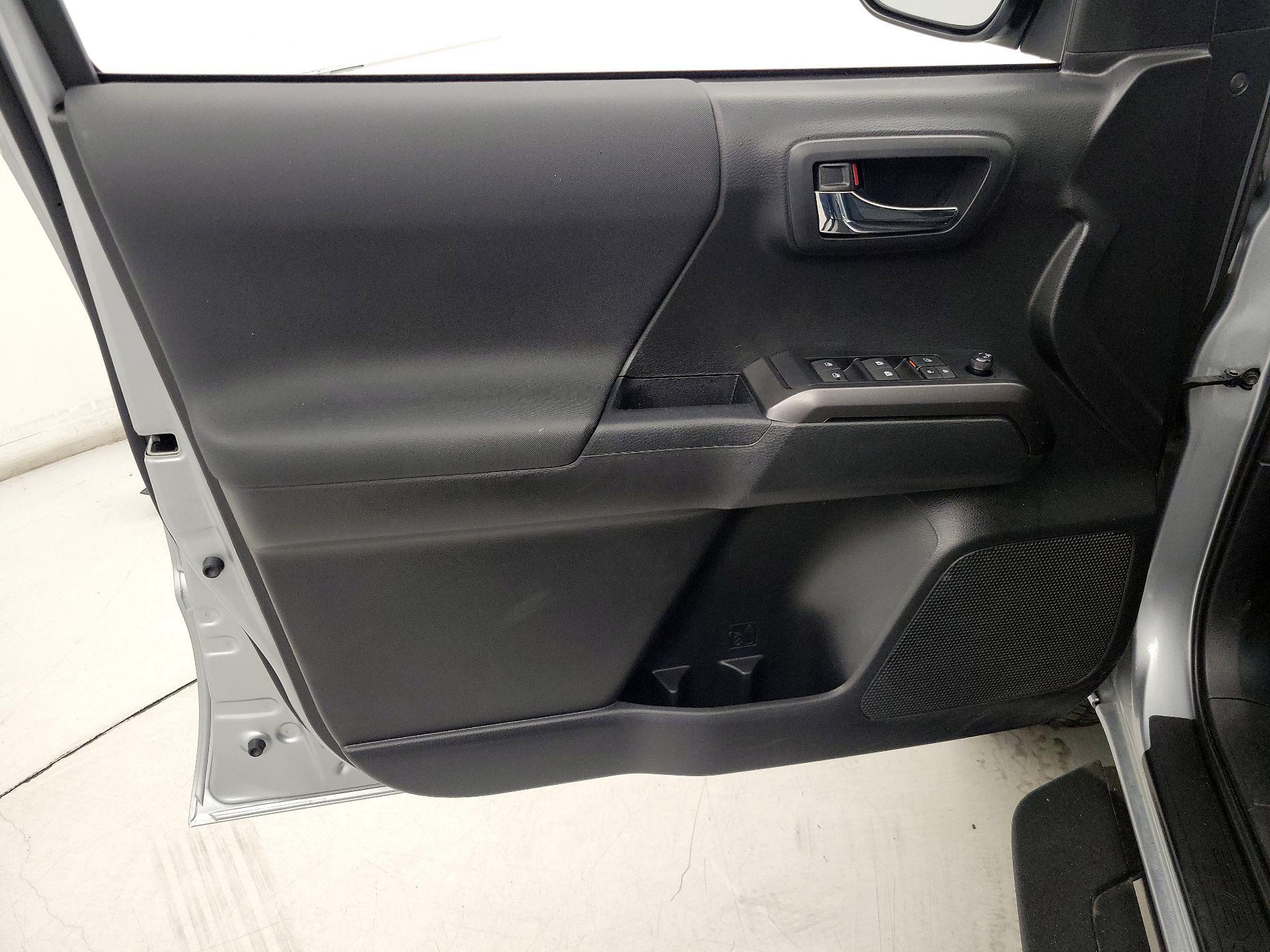 Thumbnail: 2022 Toyota Tacoma - 12