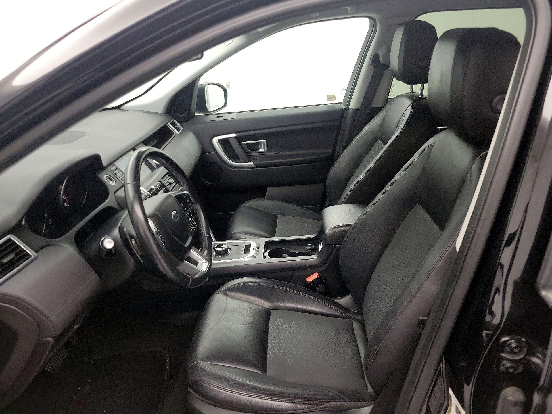Thumbnail: 2017 Land Rover Discovery Sport - 11