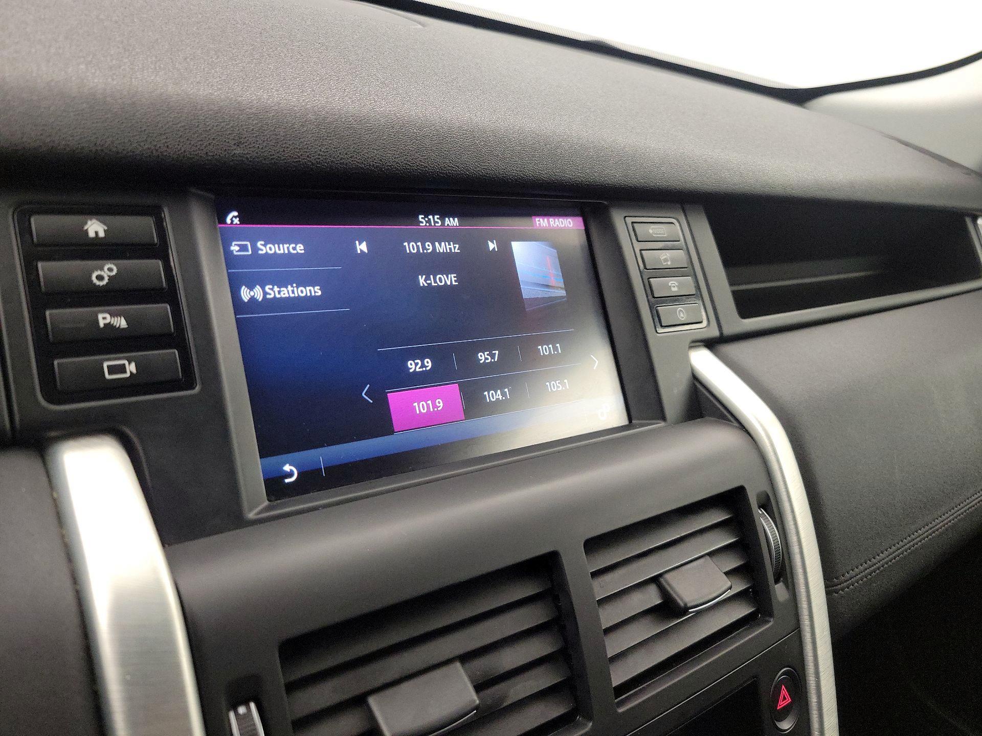 Thumbnail: 2017 Land Rover Discovery Sport - 16