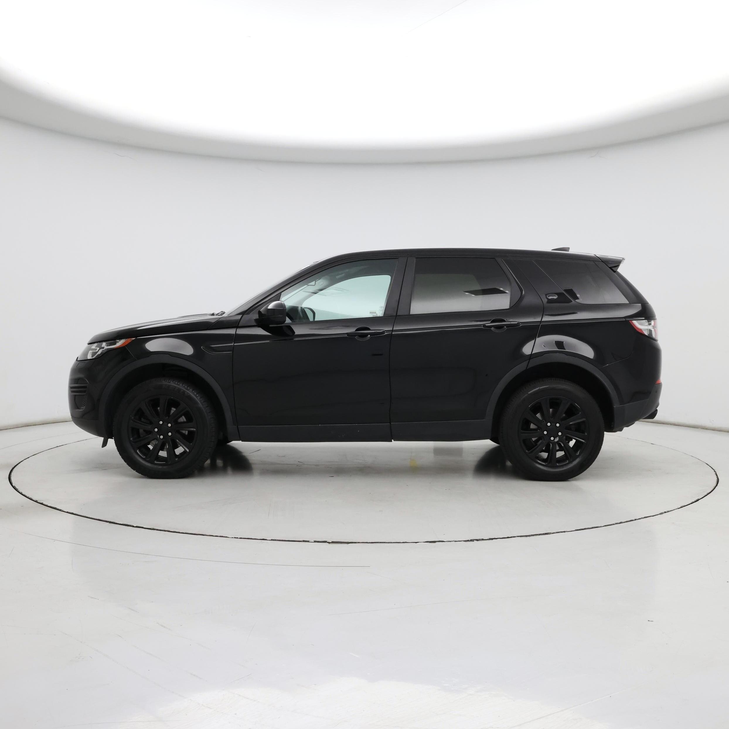 Thumbnail: 2017 Land Rover Discovery Sport - 3
