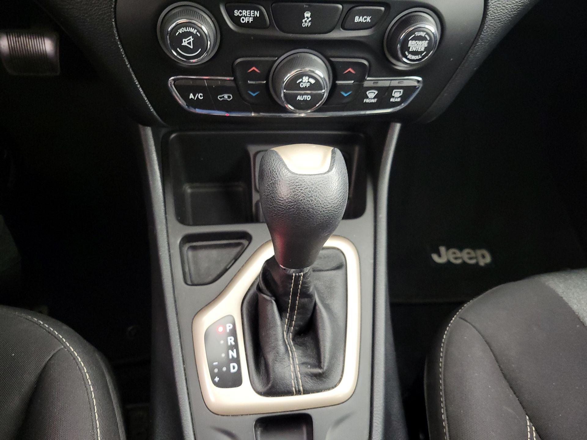 Thumbnail: 2014 Jeep Cherokee - 17