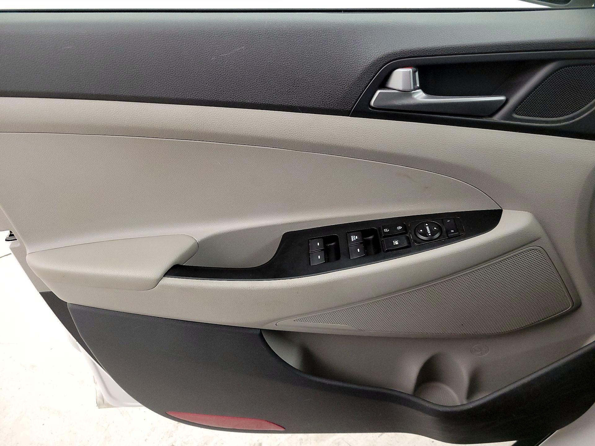 Thumbnail: 2016 Hyundai Tucson - 12