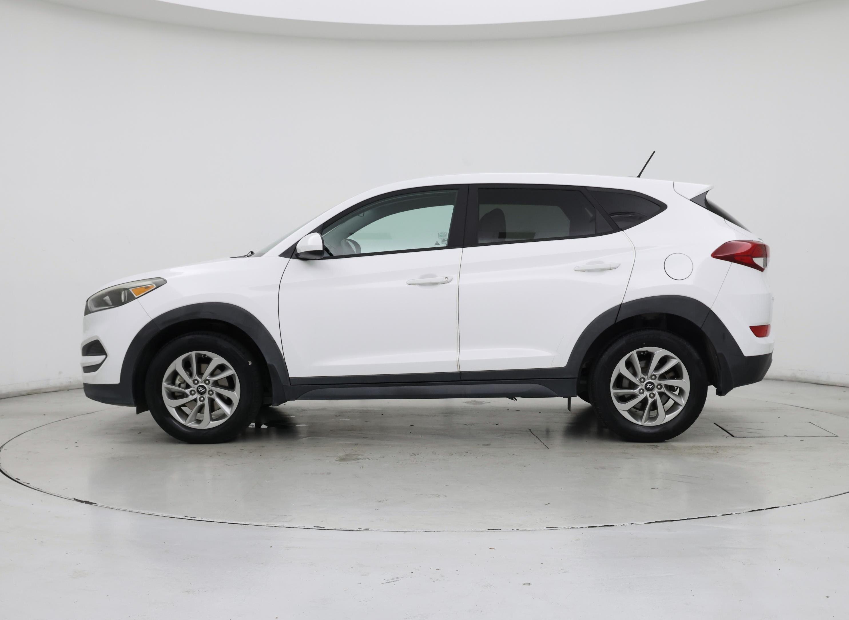 Thumbnail: 2016 Hyundai Tucson - 3