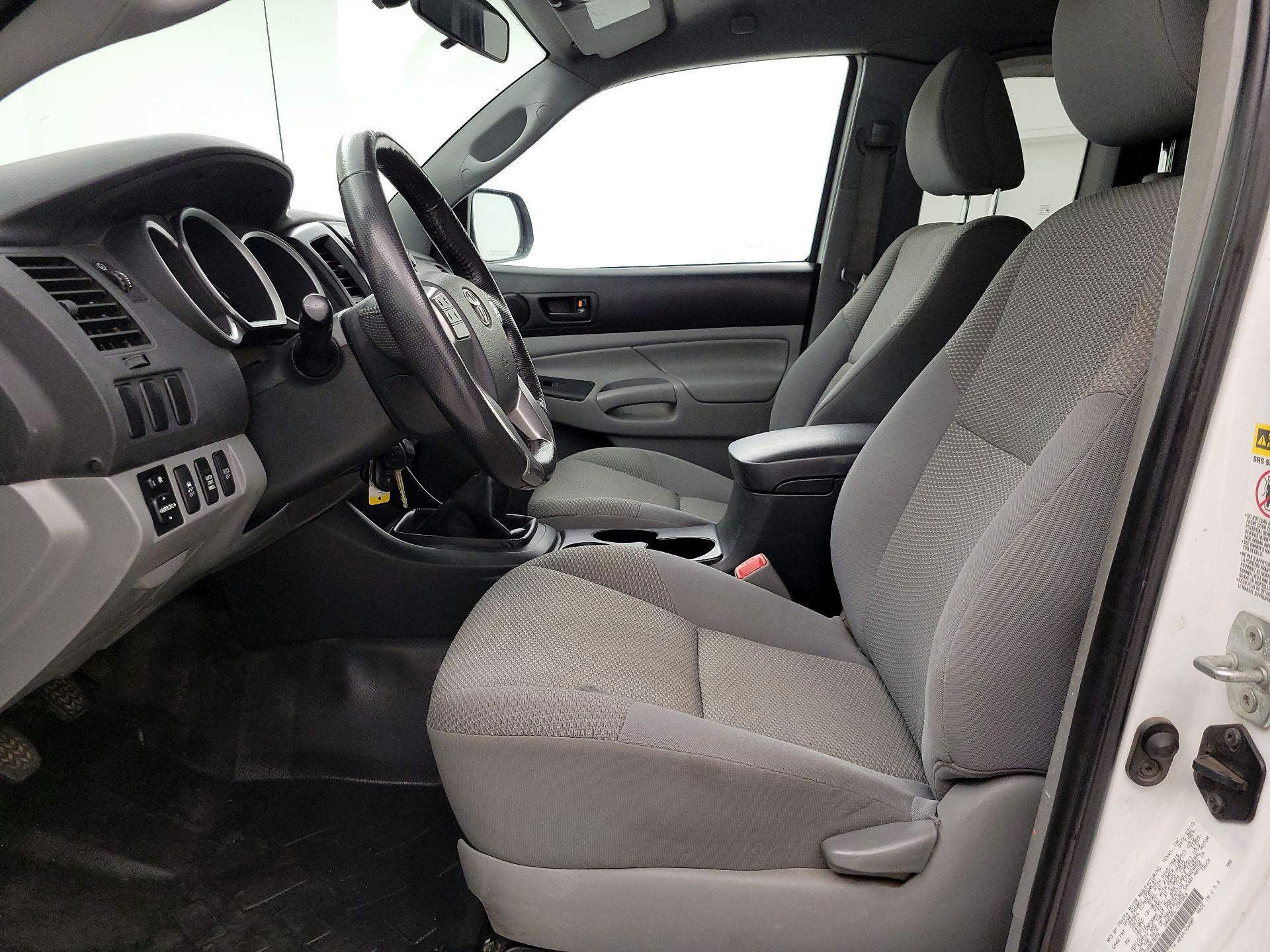 Thumbnail: 2013 Toyota Tacoma - 11