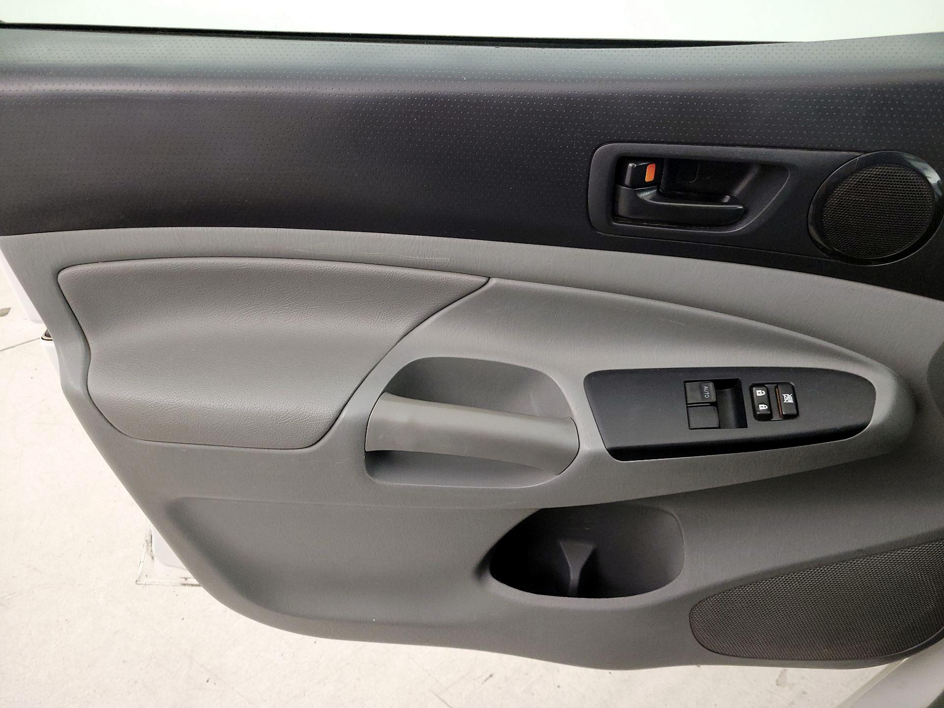 Thumbnail: 2013 Toyota Tacoma - 12