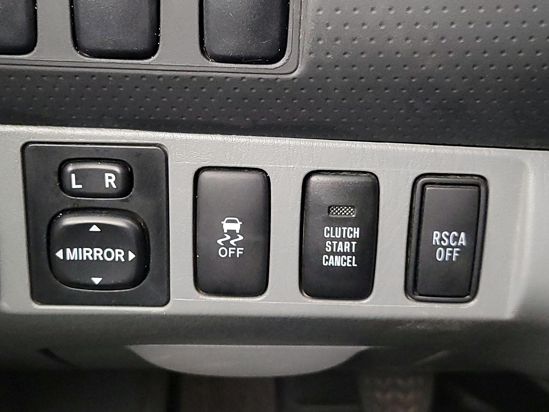 Thumbnail: 2013 Toyota Tacoma - 13