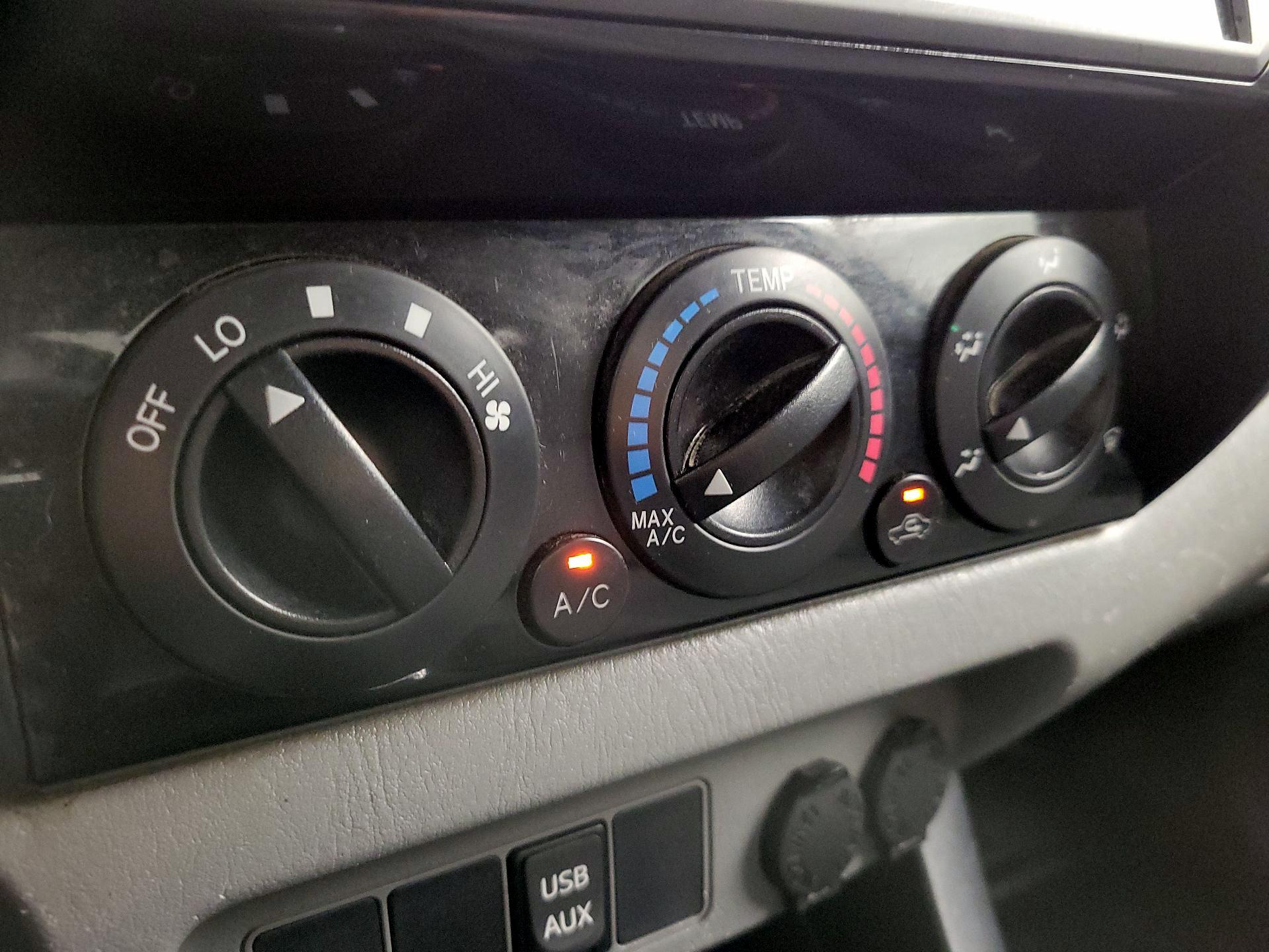 Thumbnail: 2013 Toyota Tacoma - 15