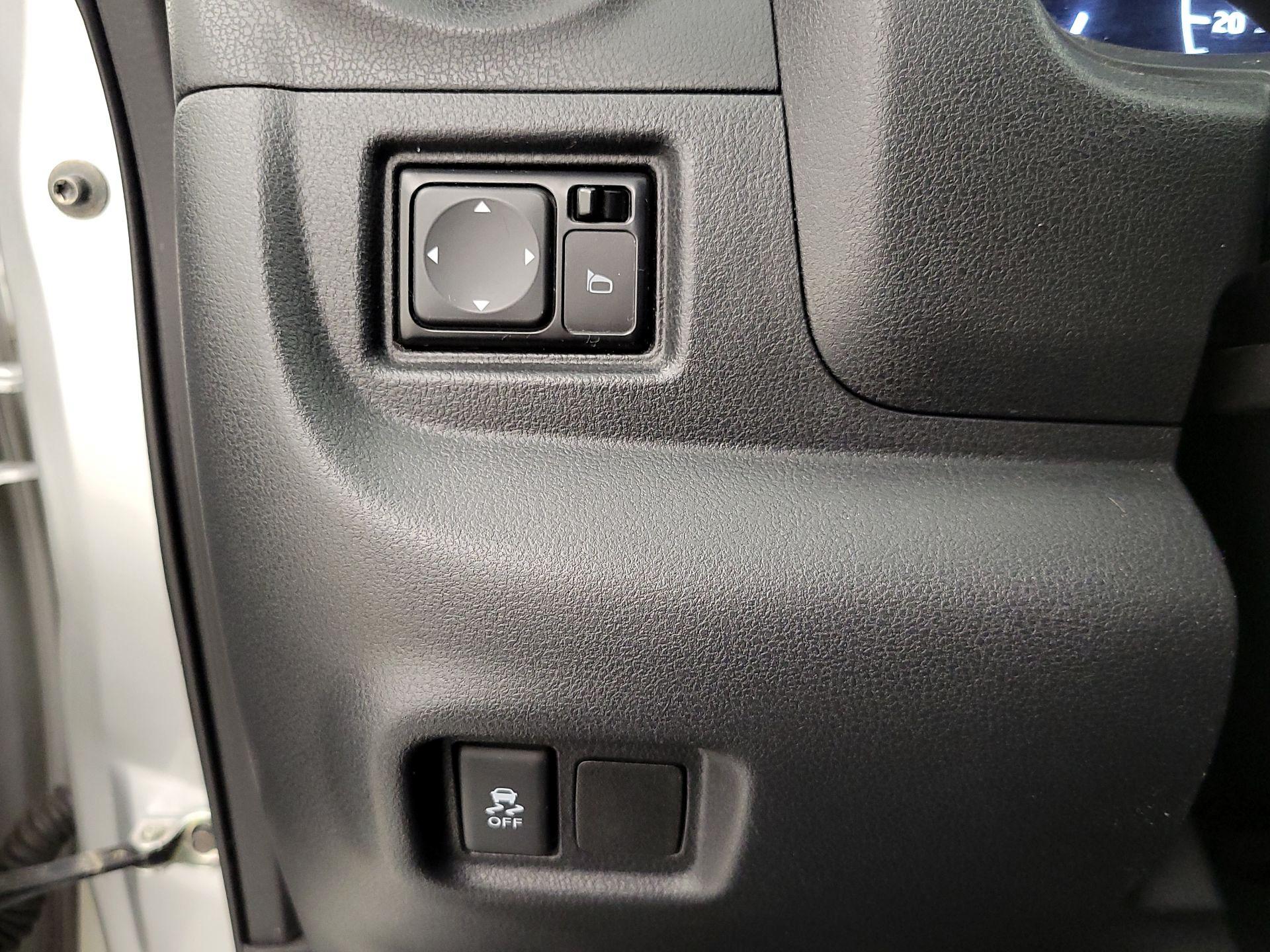 Thumbnail: 2016 Nissan Versa Note - 13