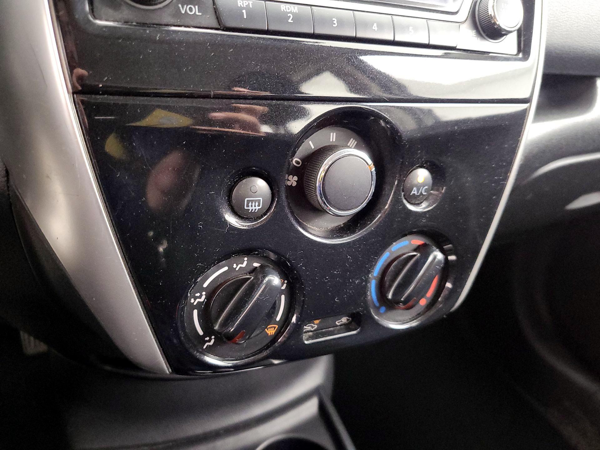 Thumbnail: 2016 Nissan Versa Note - 16