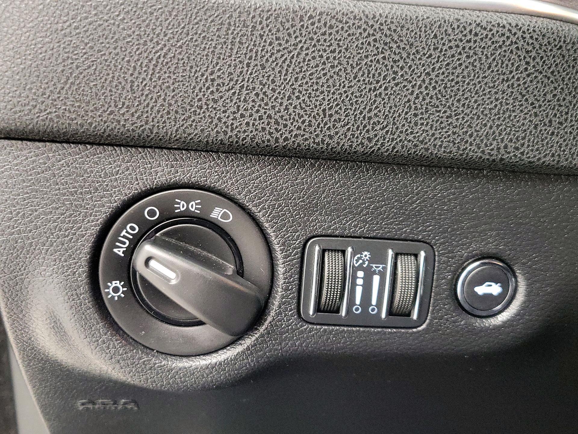 Thumbnail: 2014 Dodge Charger - 13