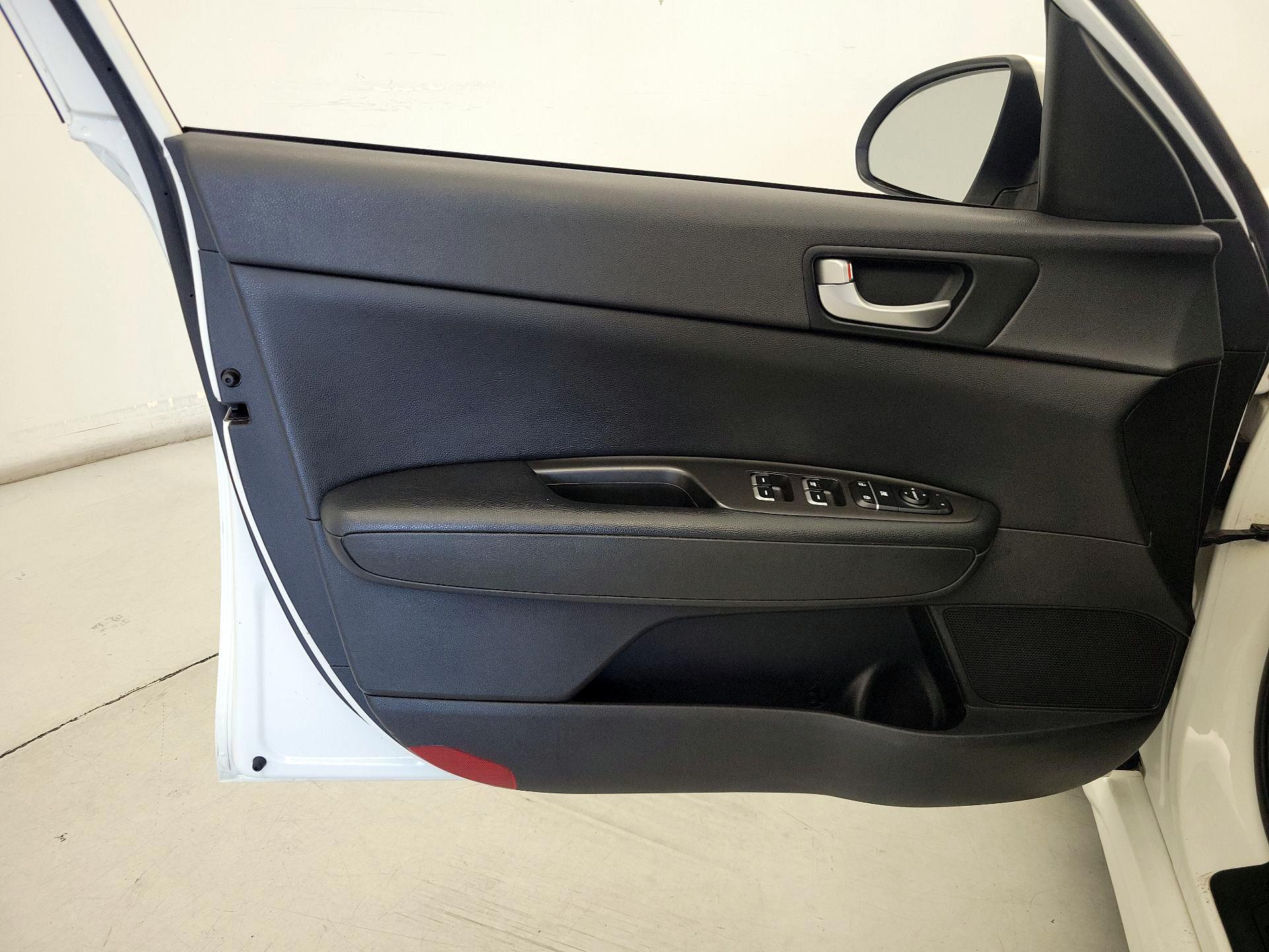 Thumbnail: 2016 Kia Optima - 12