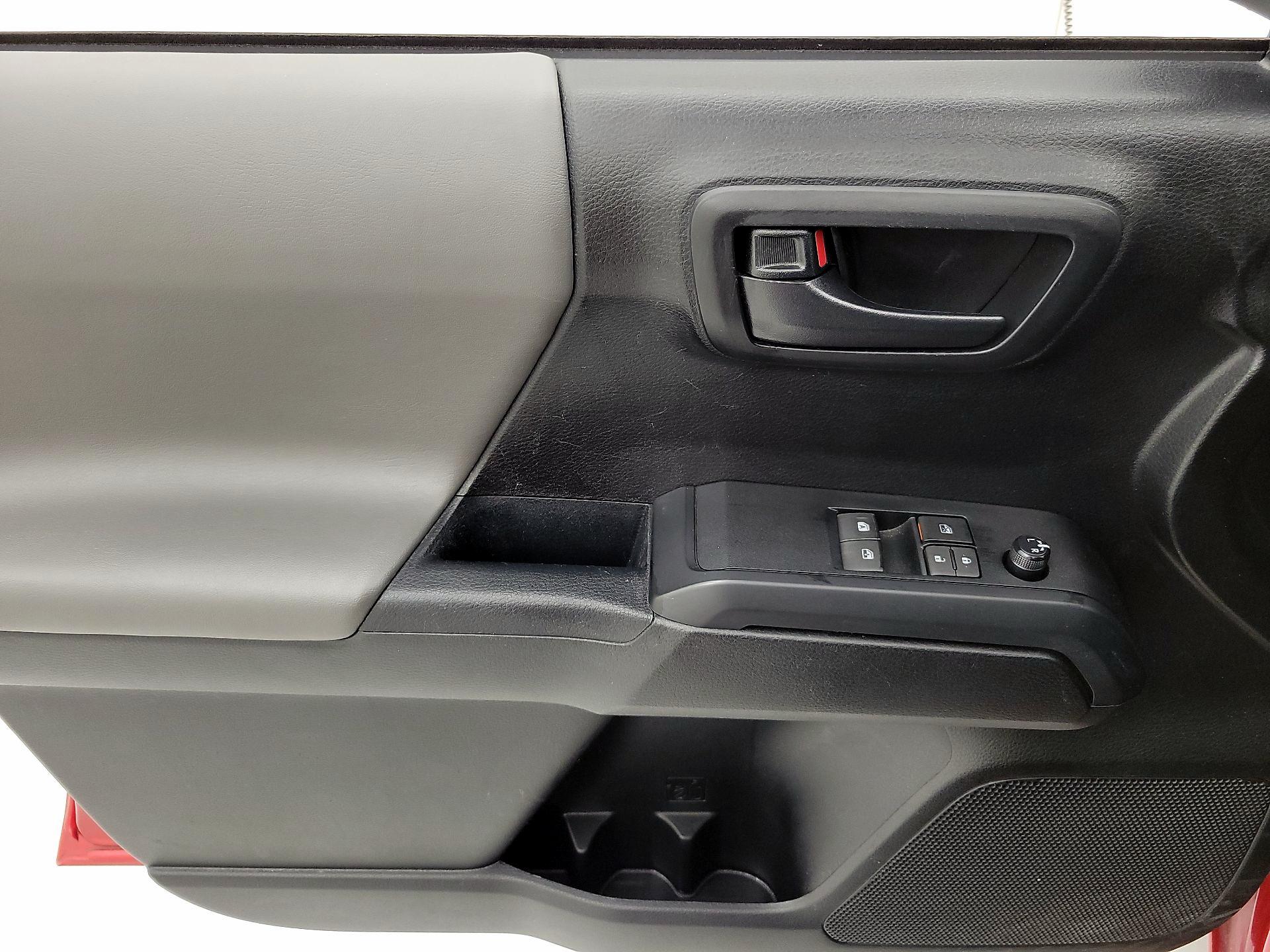 Thumbnail: 2019 Toyota Tacoma - 12