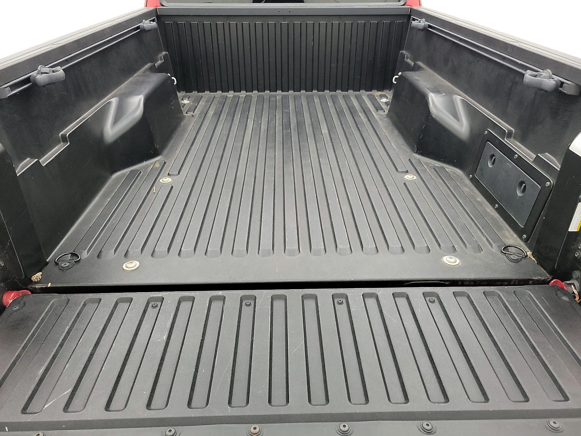 Thumbnail: 2019 Toyota Tacoma - 20