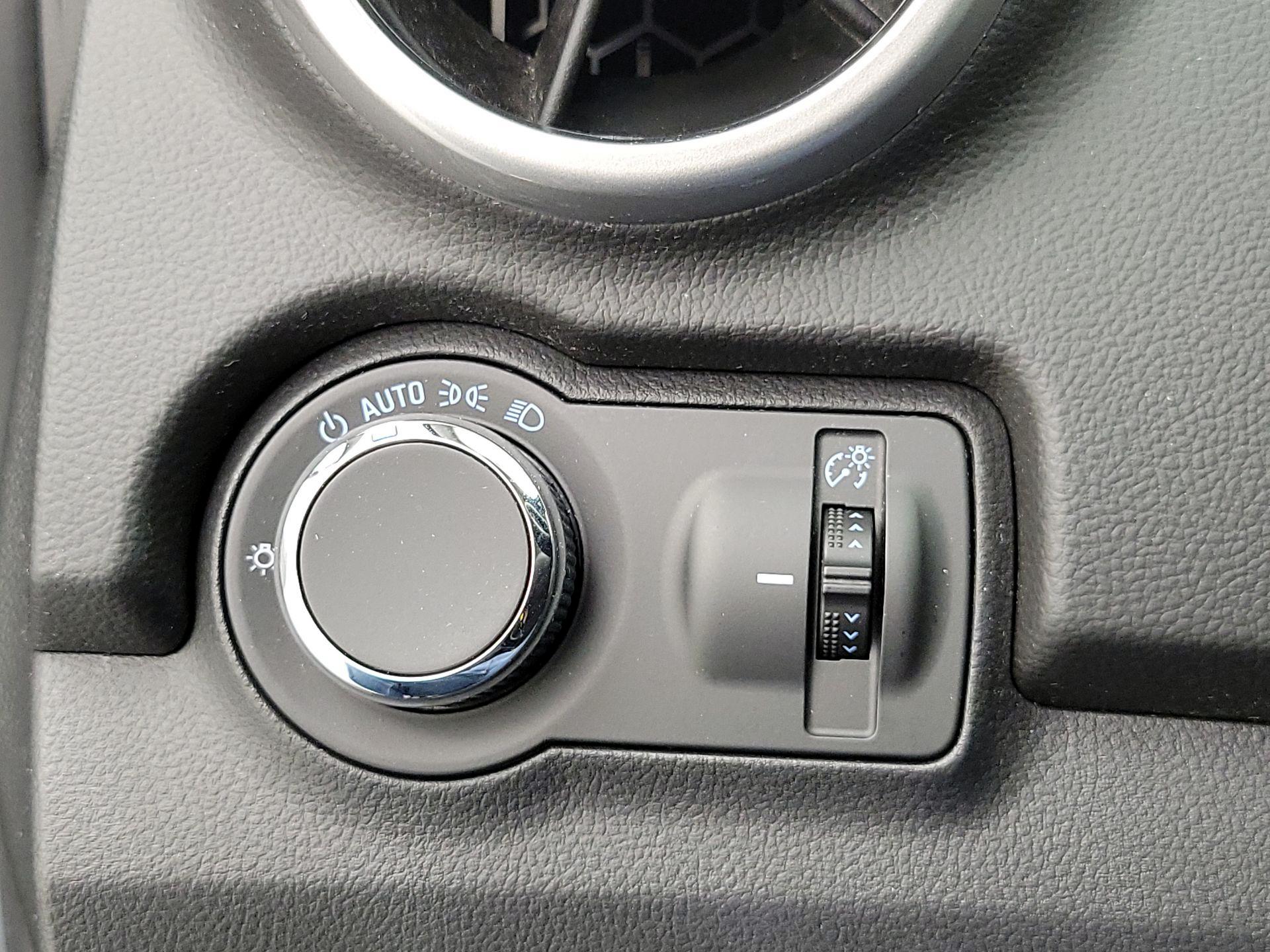 Thumbnail: 2015 Chevrolet Trax - 13