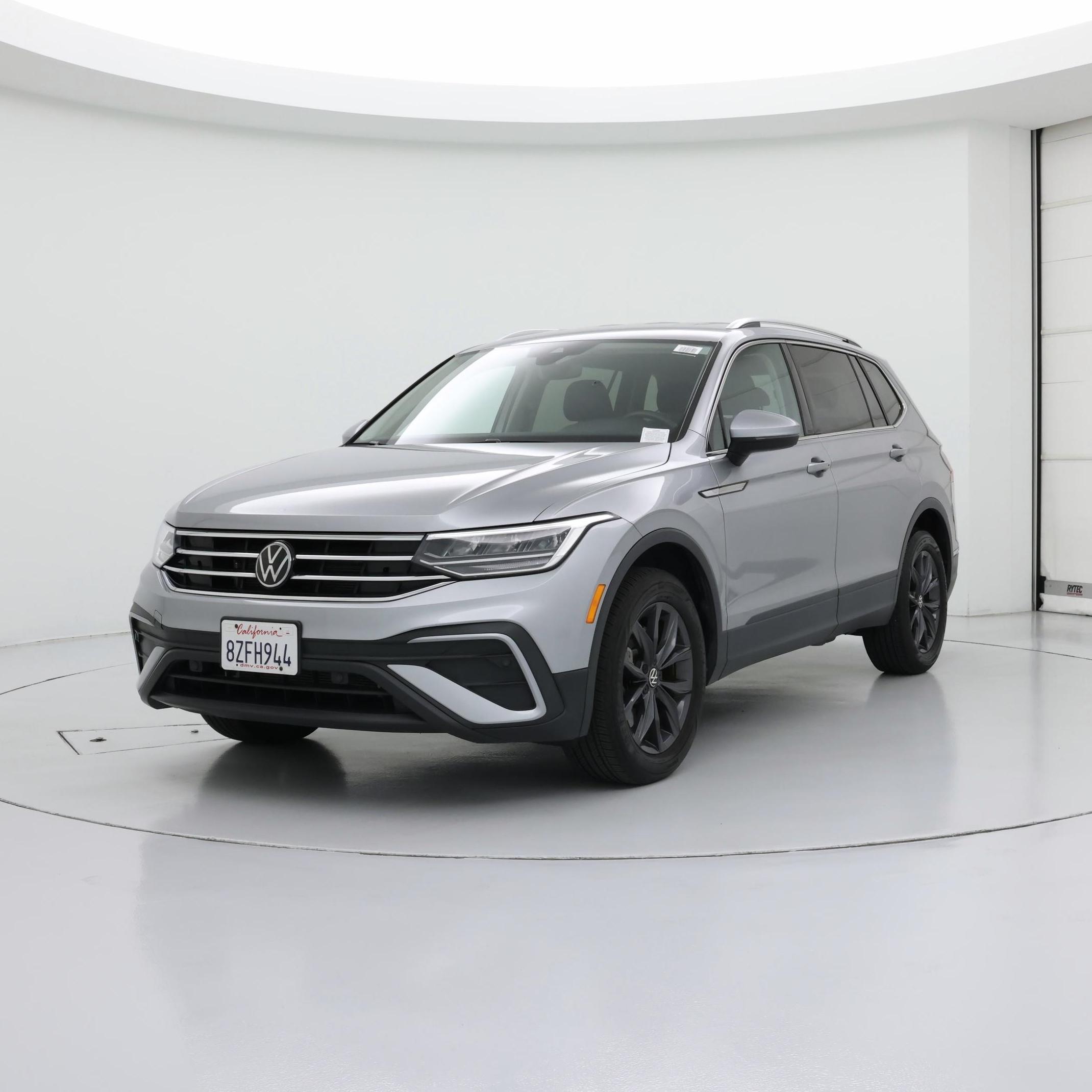 Thumbnail: 2022 Volkswagen Tiguan - 4