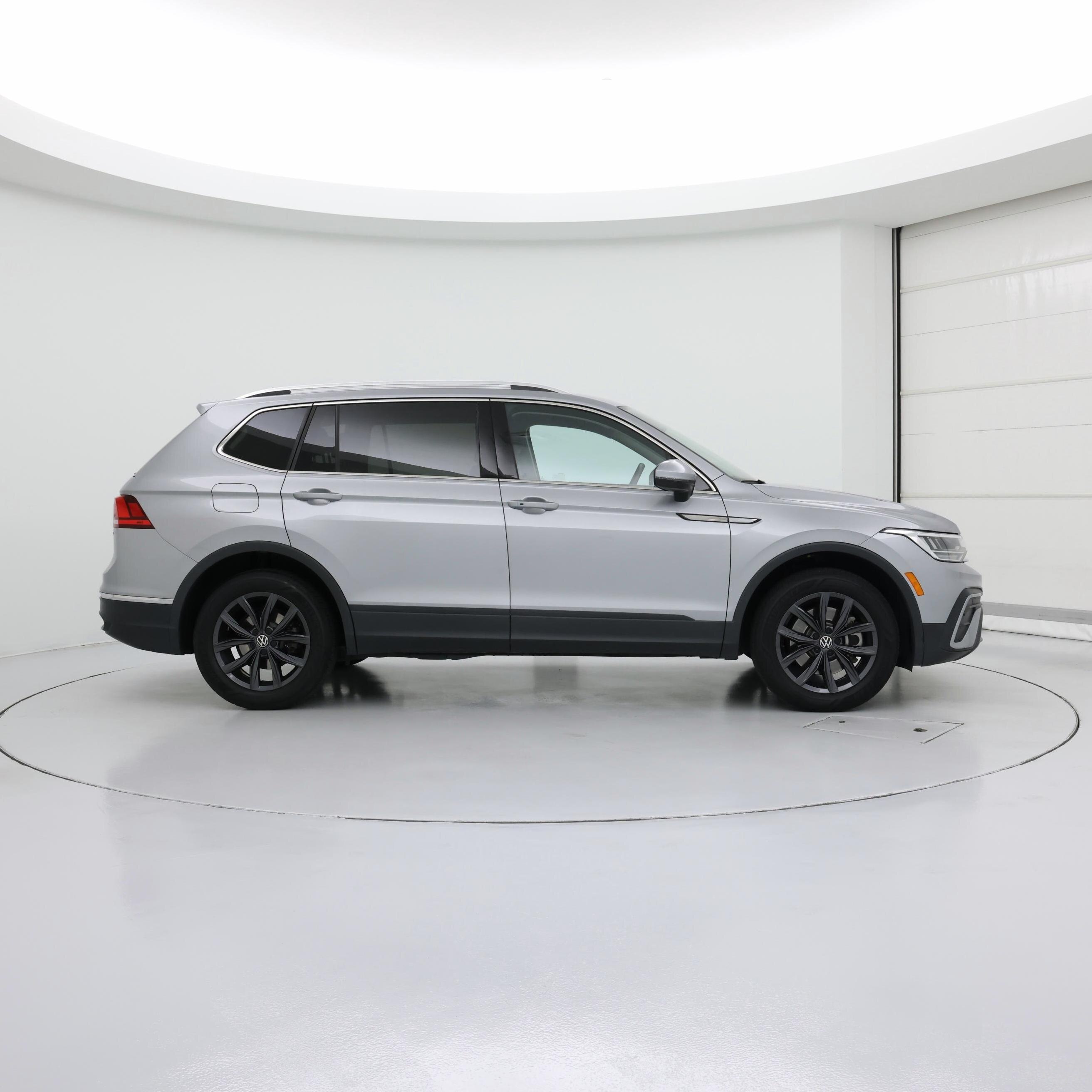 Thumbnail: 2022 Volkswagen Tiguan - 7