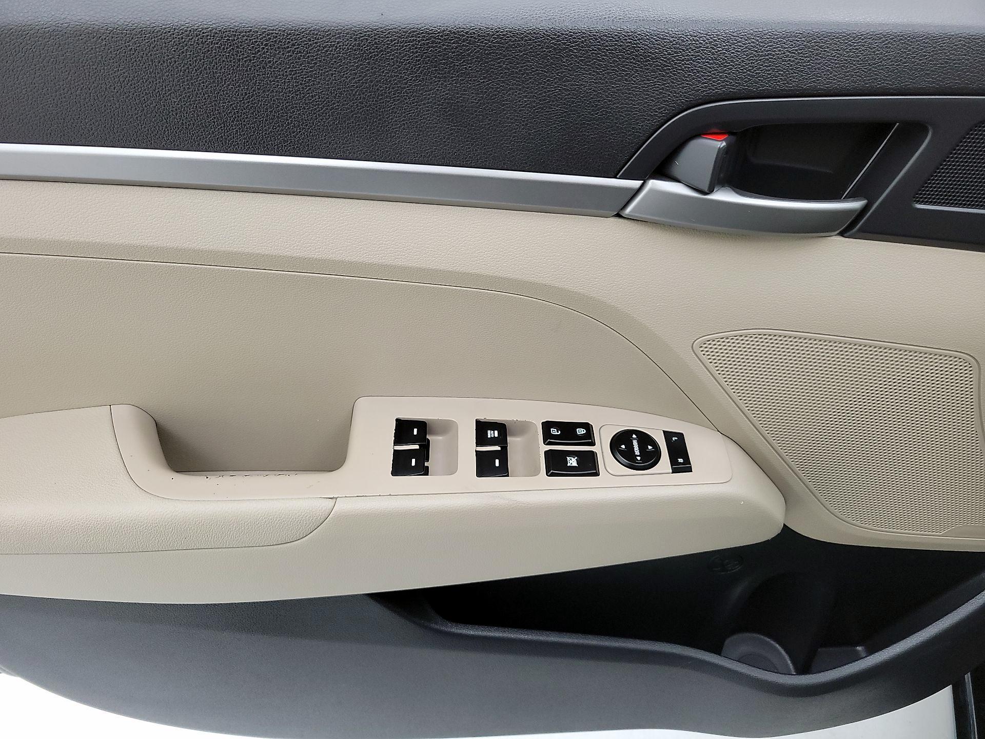 Thumbnail: 2018 Hyundai Elantra - 12